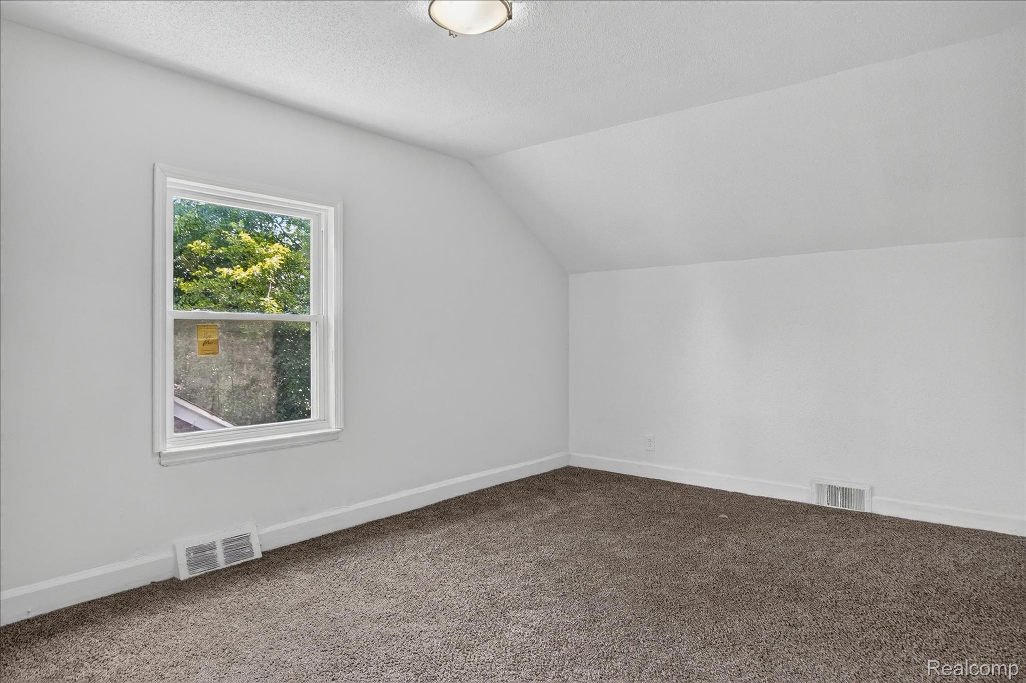 11641 Glastonbury Avenue Property Photo 25