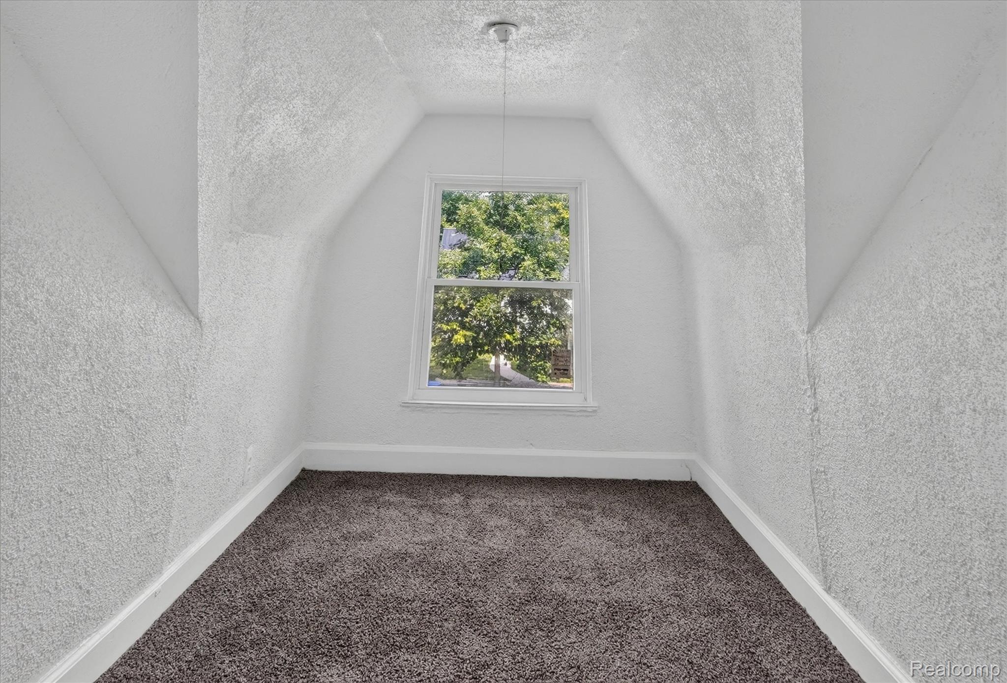 11641 Glastonbury Avenue Property Photo 27