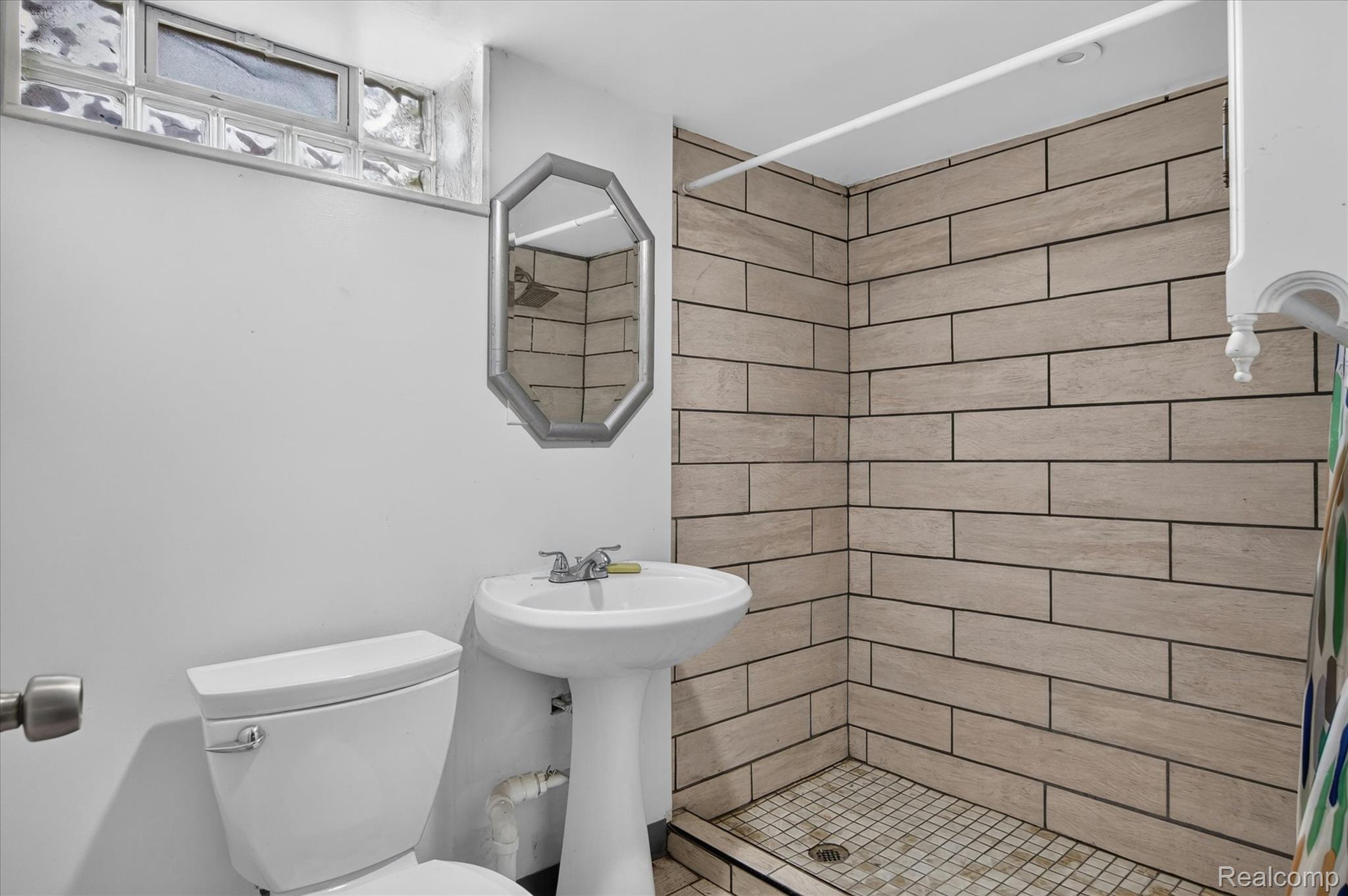 11641 Glastonbury Avenue Property Photo 34