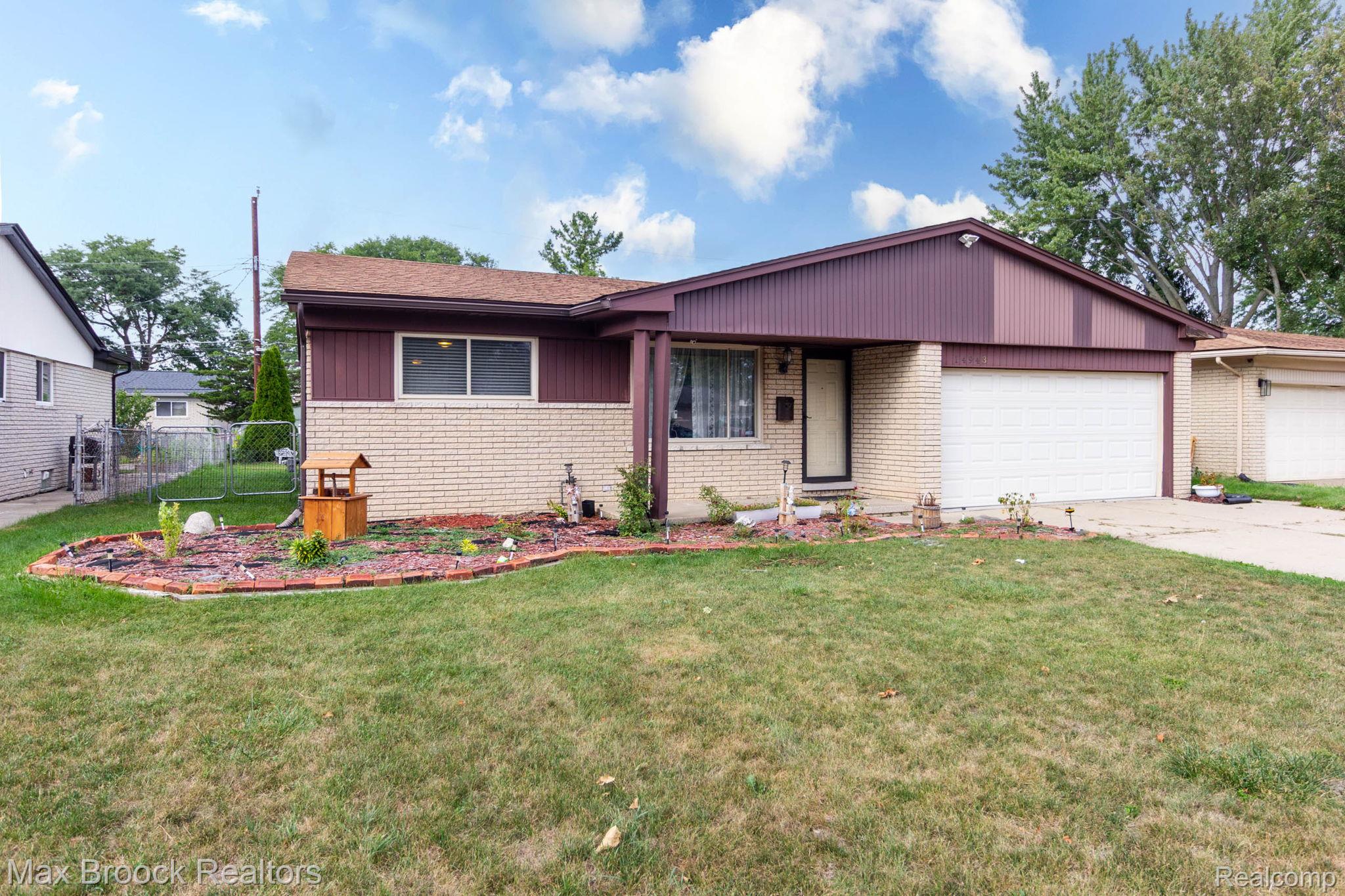 14943 Carmel Drive Property Photo 2