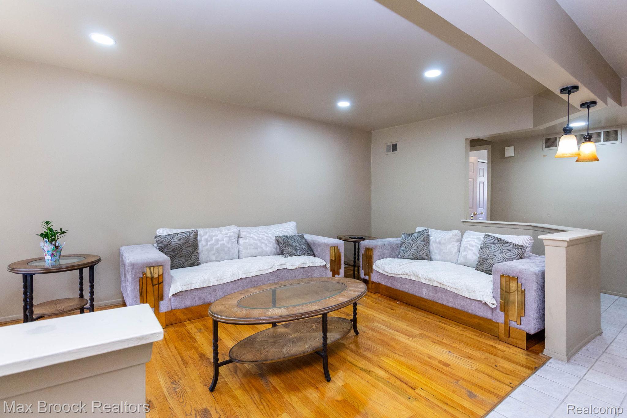 14943 Carmel Drive Property Photo 4