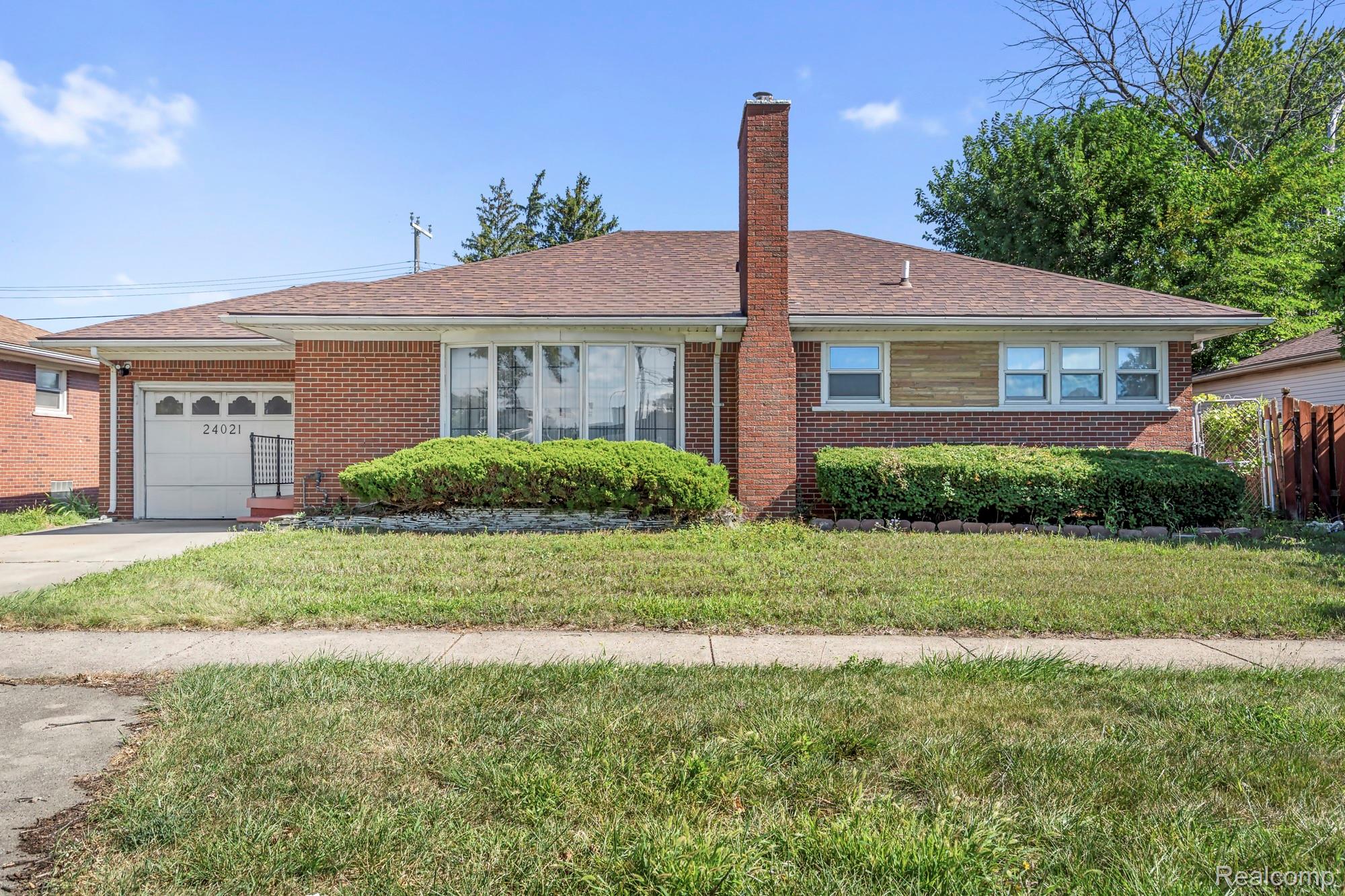 24021 Outer Drive Property Photo 1