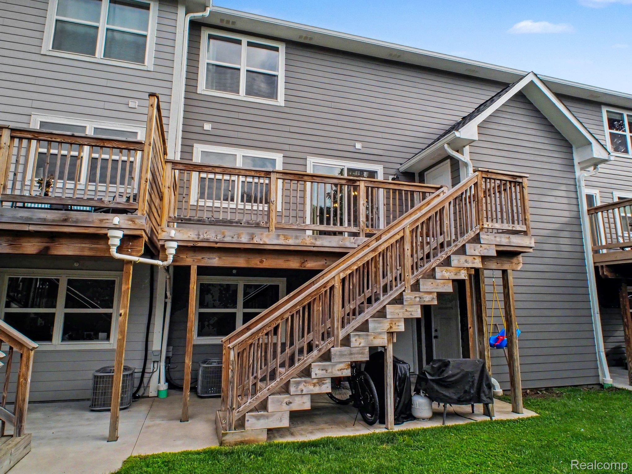 204 Oakwood Street Property Photo 6