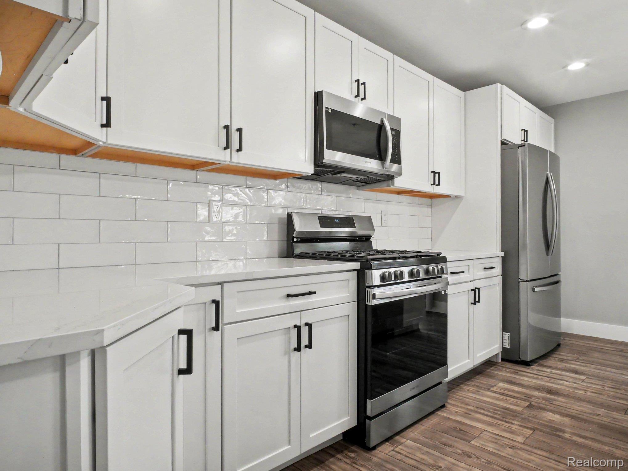 204 Oakwood Street Property Photo 12