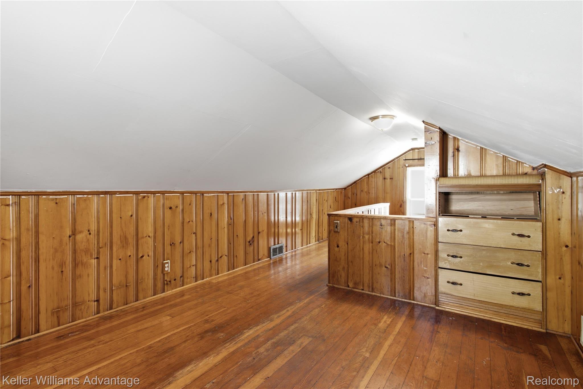 18948 Kenosha Street Property Photo 9