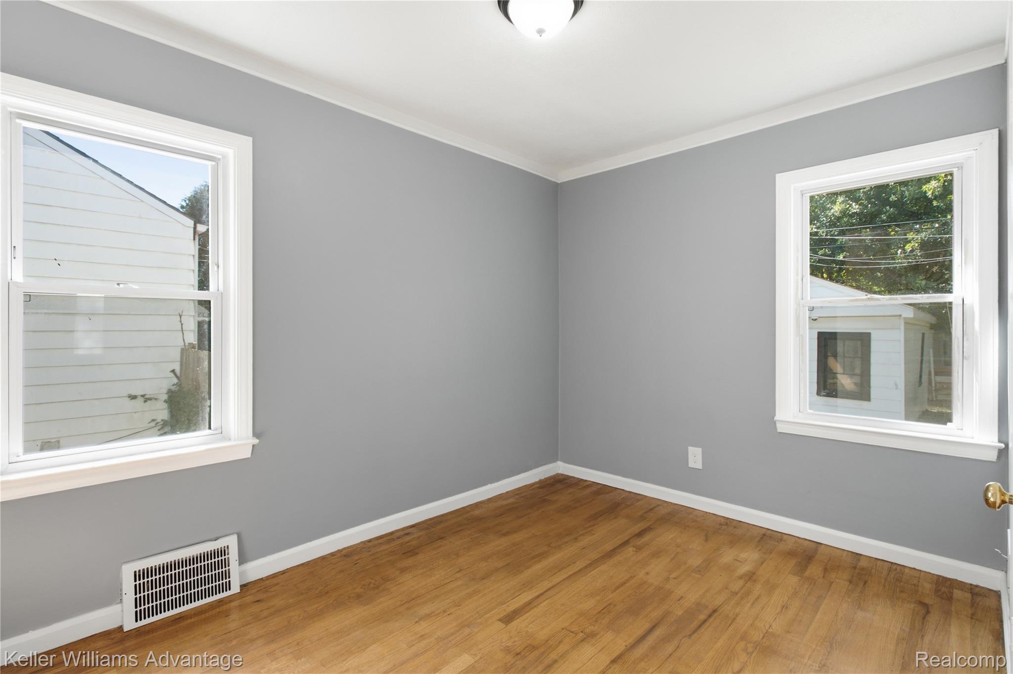 18948 Kenosha Street Property Photo 11