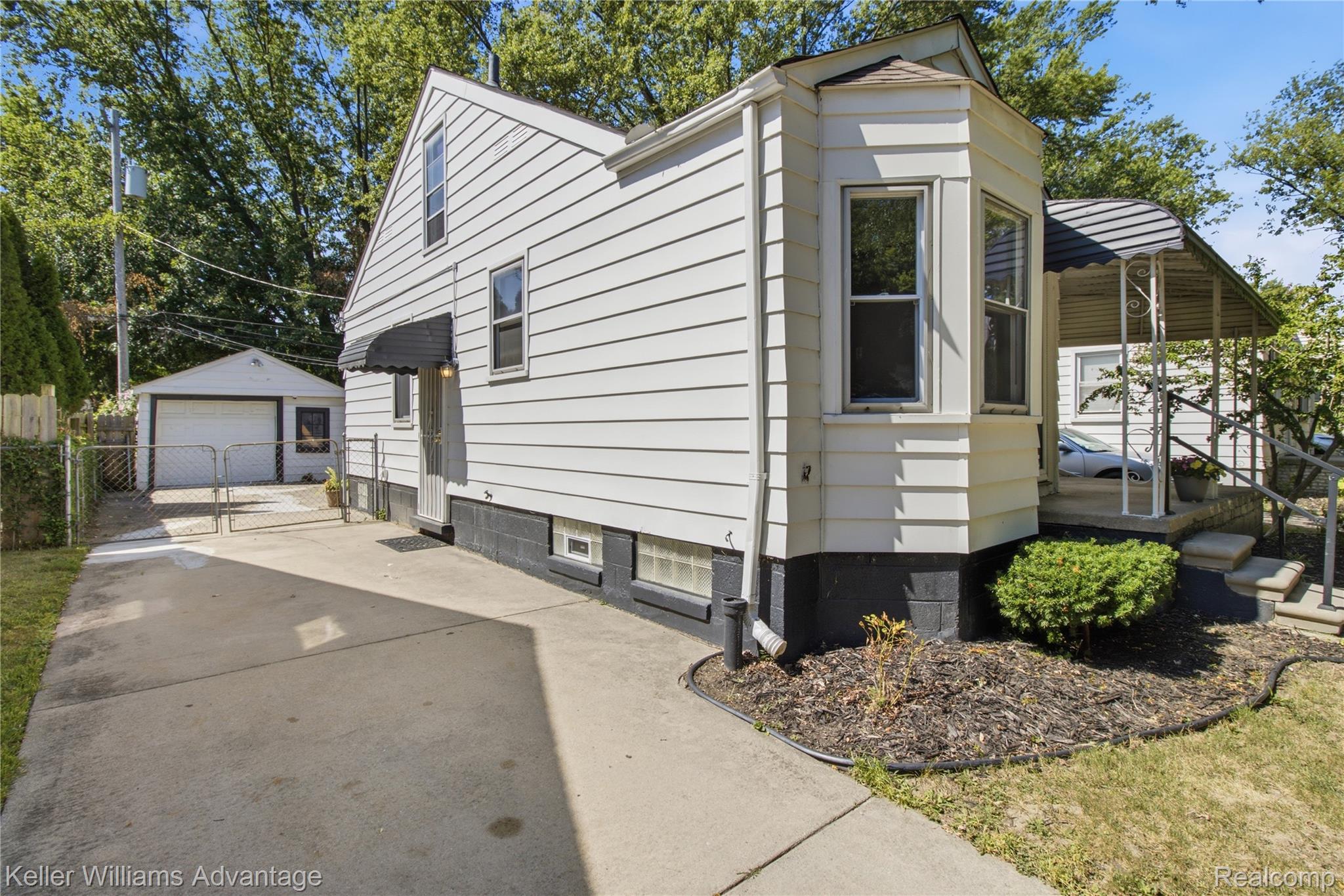 18948 Kenosha Street Property Photo 18