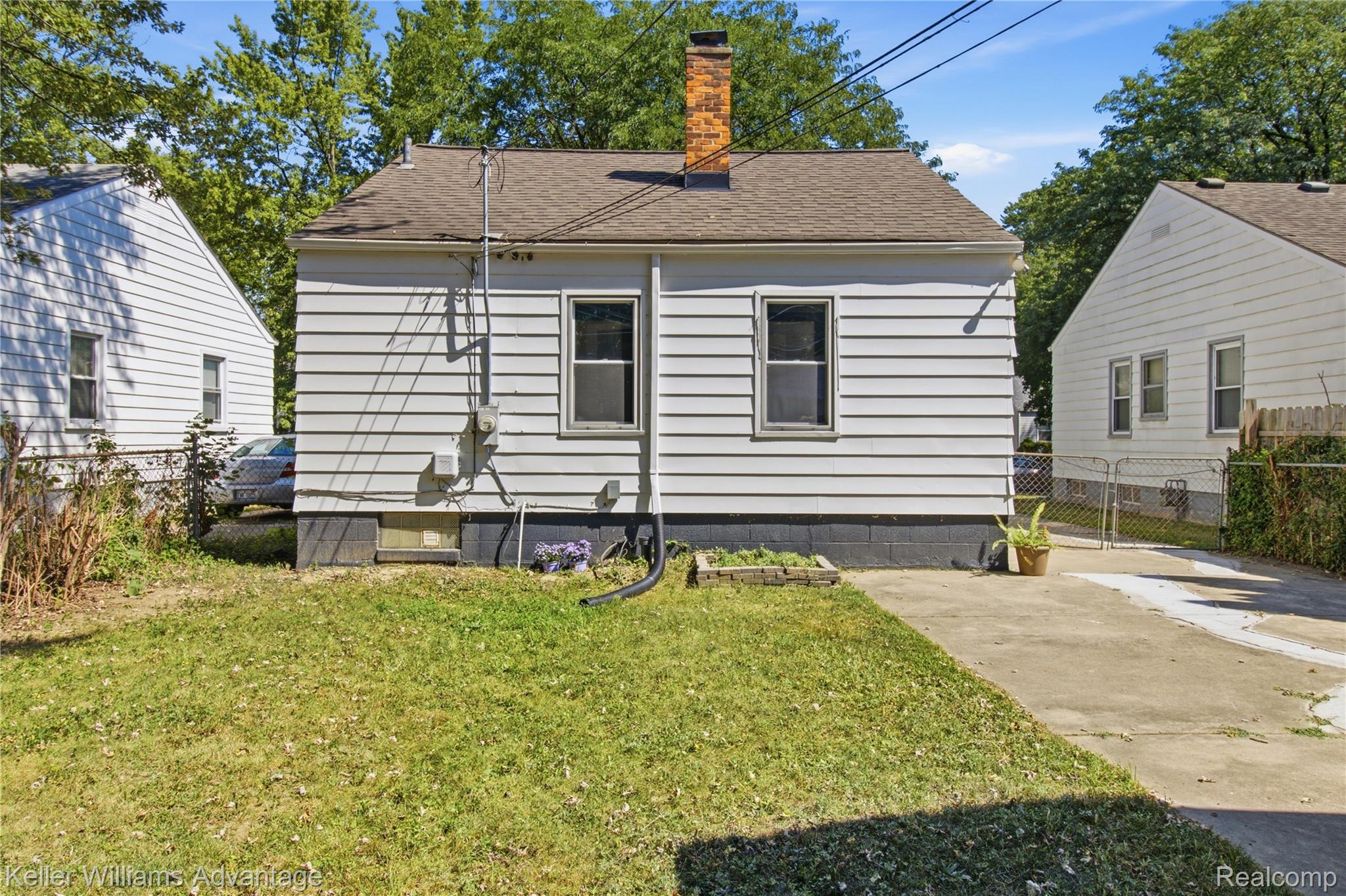 18948 Kenosha Street Property Photo 20