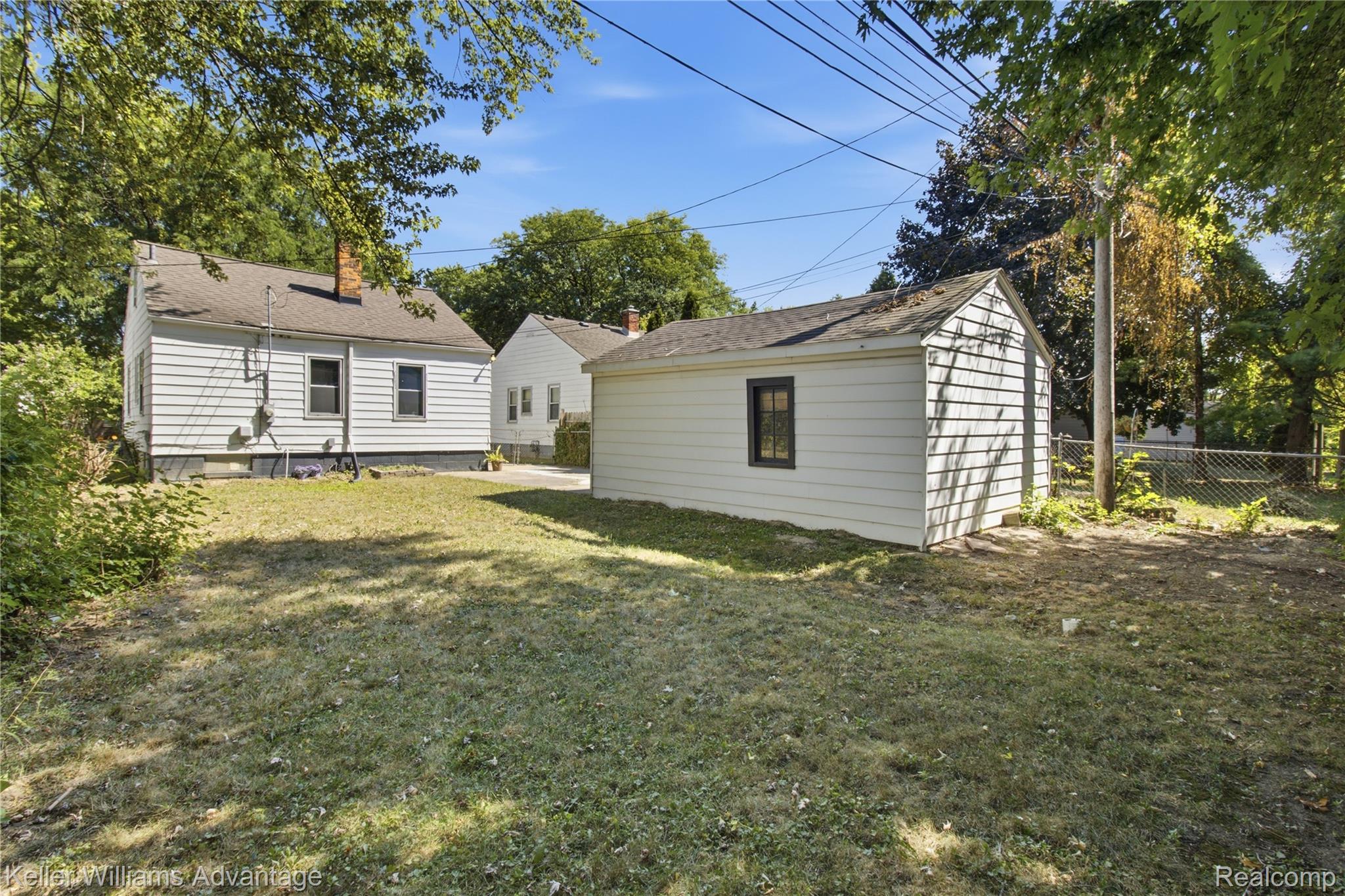 18948 Kenosha Street Property Photo 21
