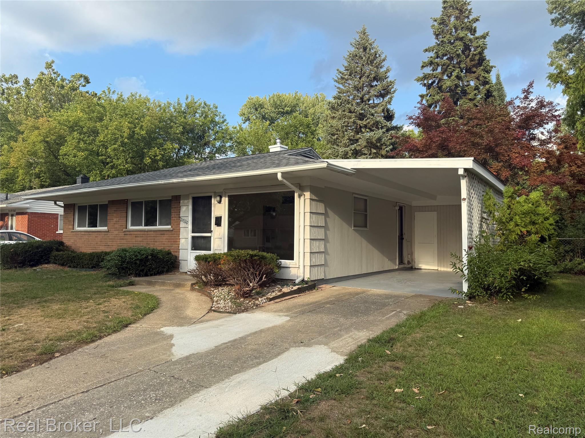 21920 Fern Street Property Photo 1