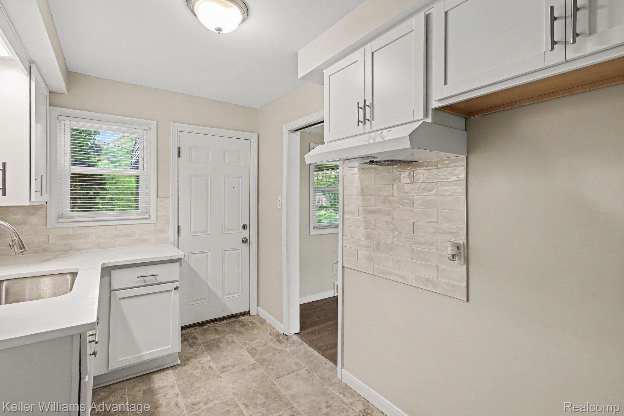 24434 W Chicago Property Photo 5