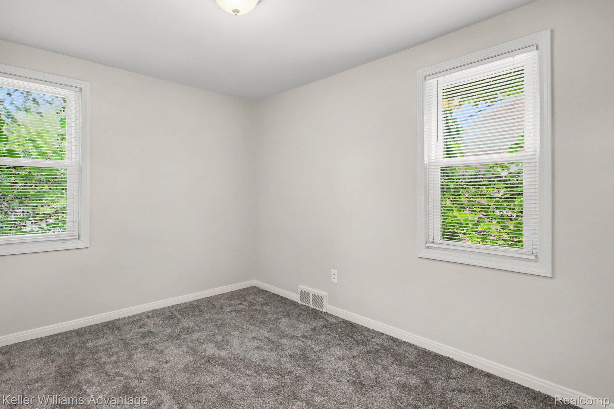 24434 W Chicago Property Photo 8