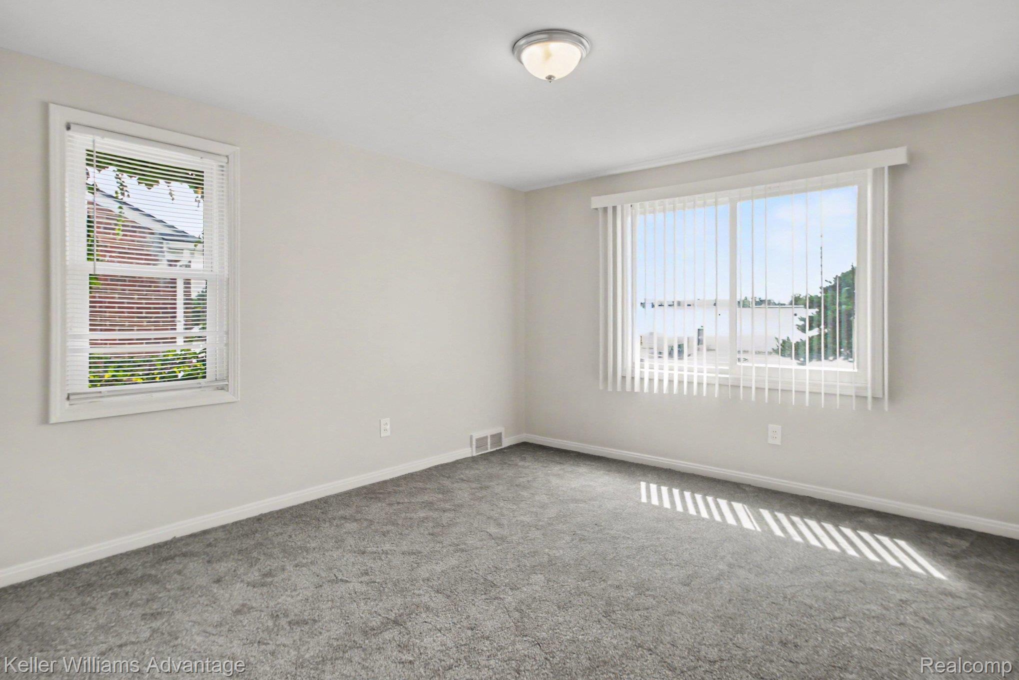 24434 W Chicago Property Photo 9