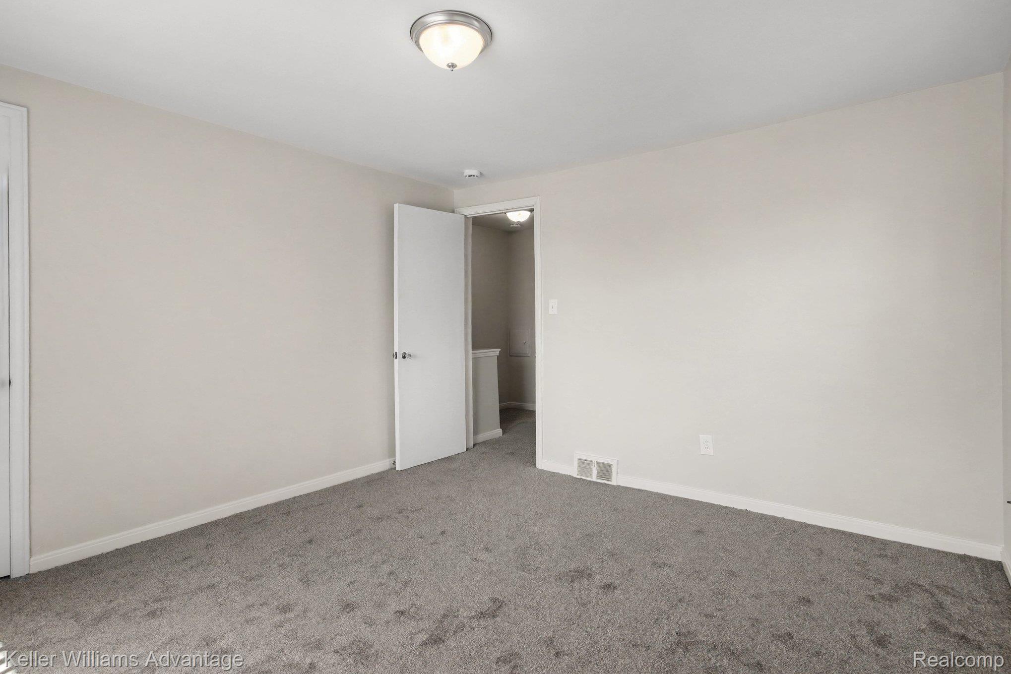 24434 W Chicago Property Photo 10