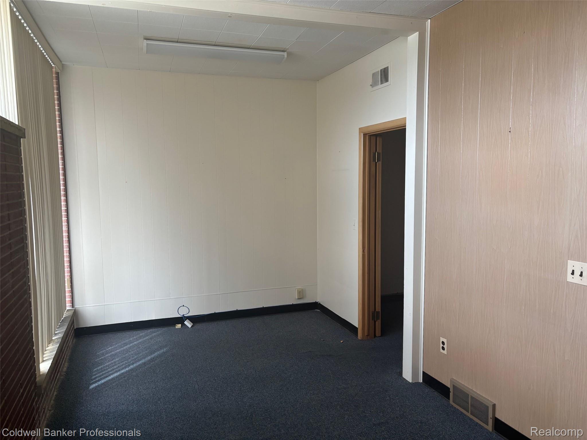 2427 Fort Street Property Photo 6