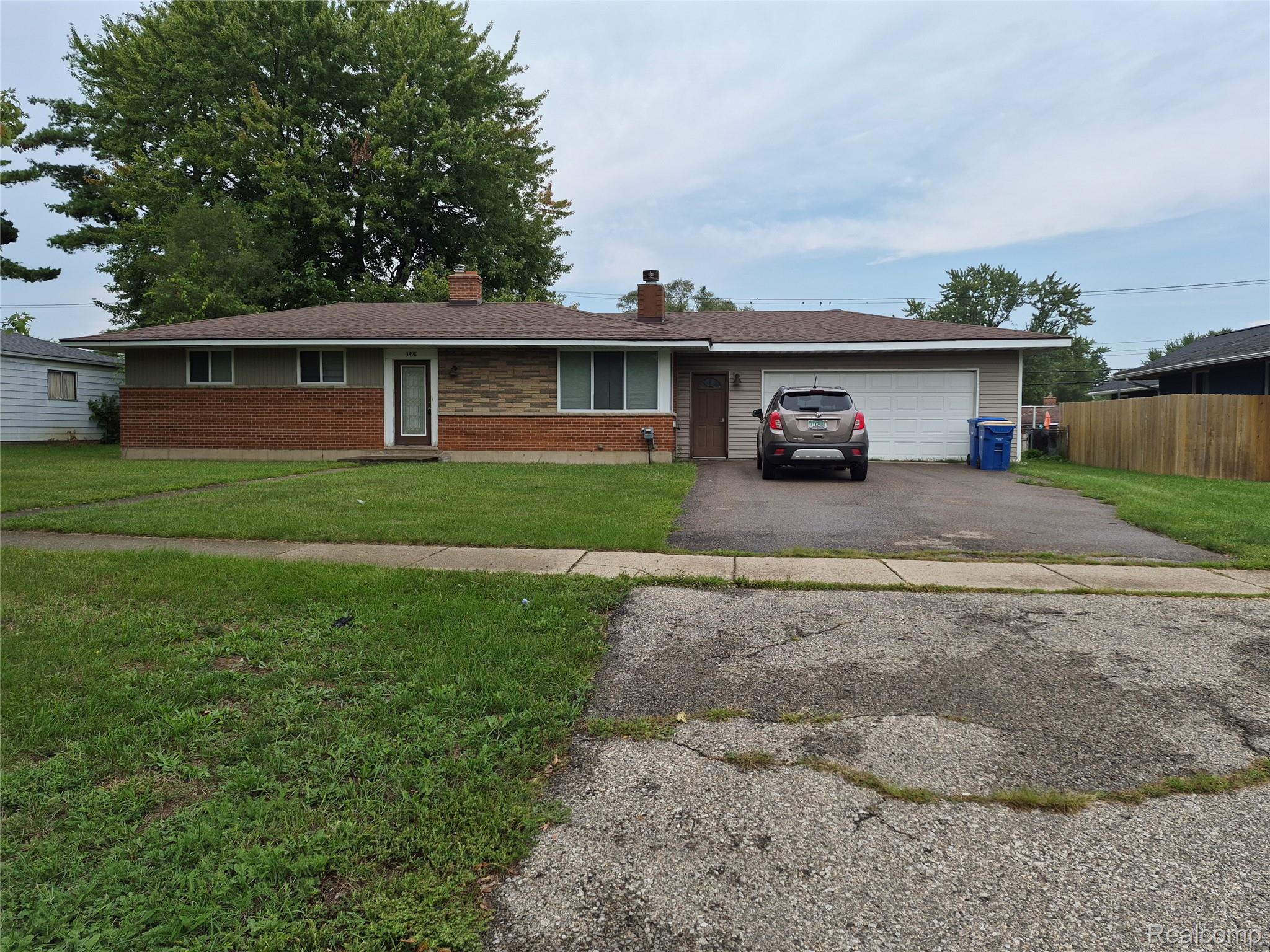 3498 W Walton Boulevard Property Photo 1