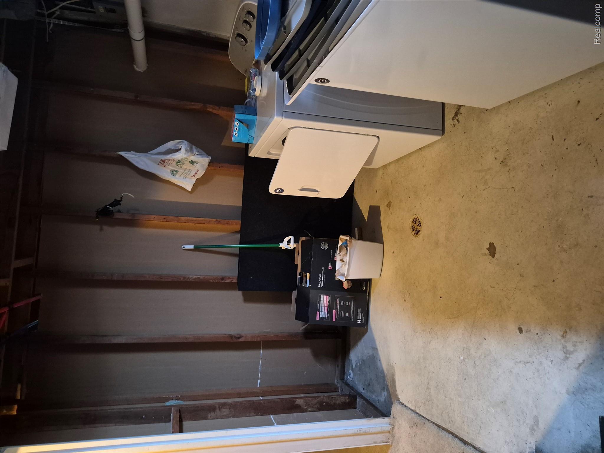 3498 W Walton Boulevard Property Photo 9