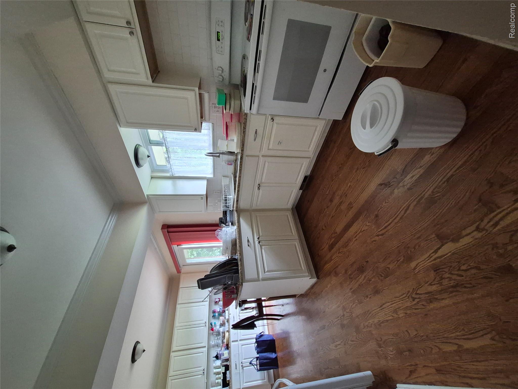 3498 W Walton Boulevard Property Photo 17