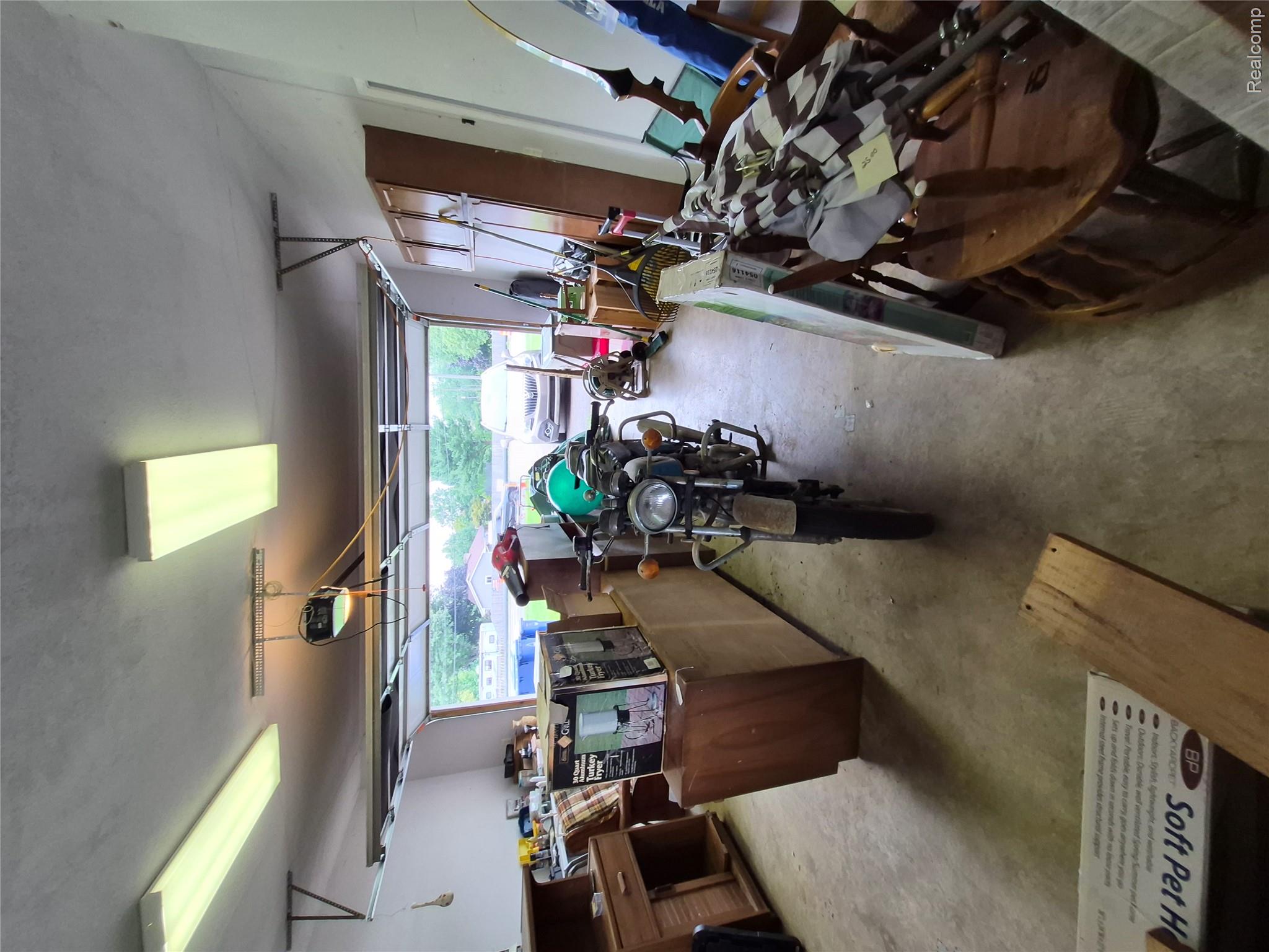 3498 W Walton Boulevard Property Photo 41