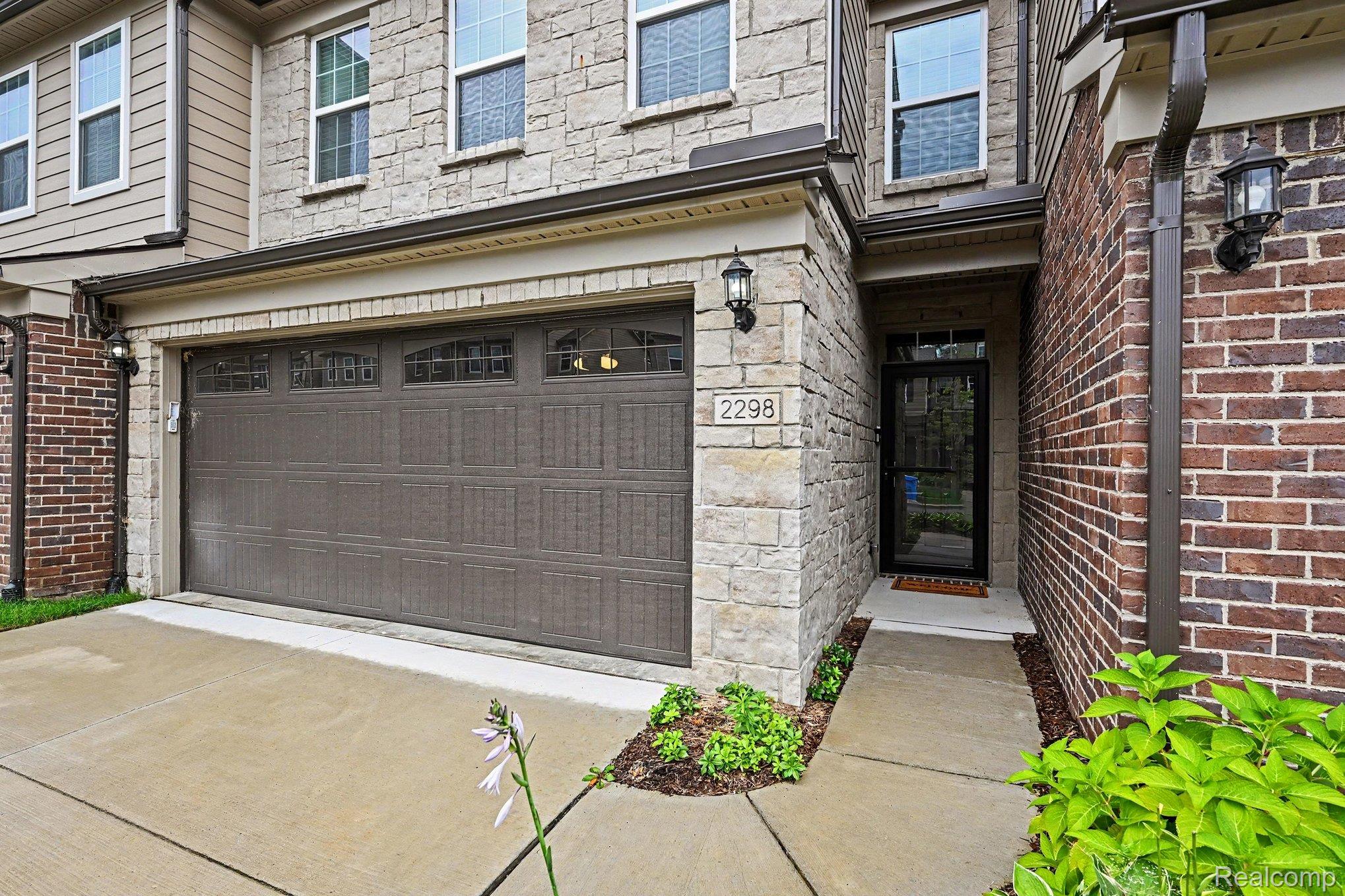 2298 Addison Circle Property Photo 2
