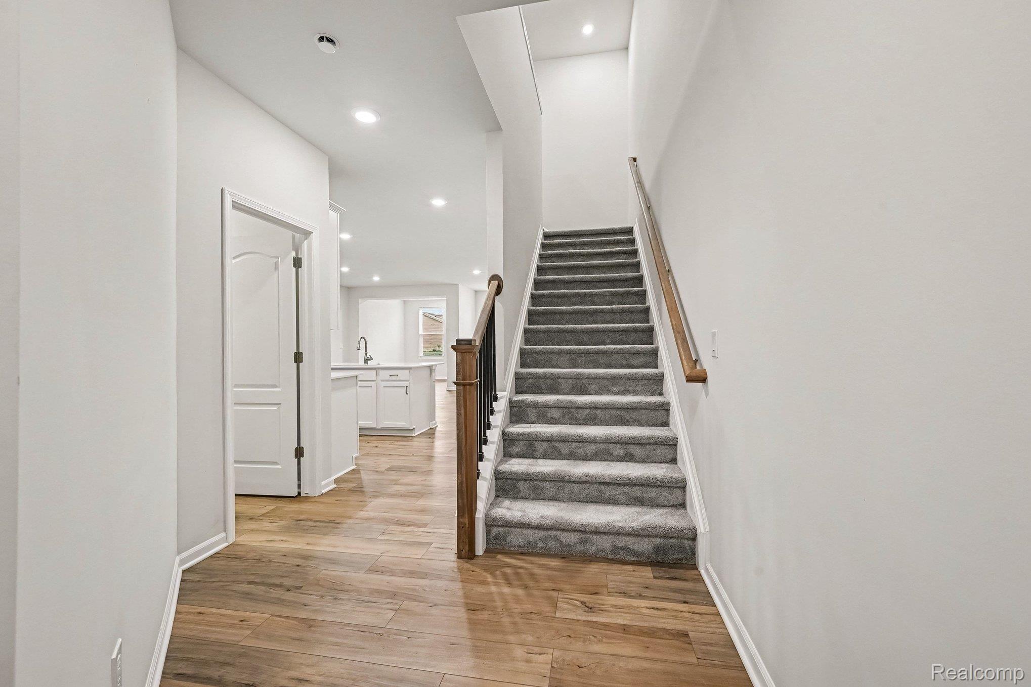 2298 Addison Circle Property Photo 3