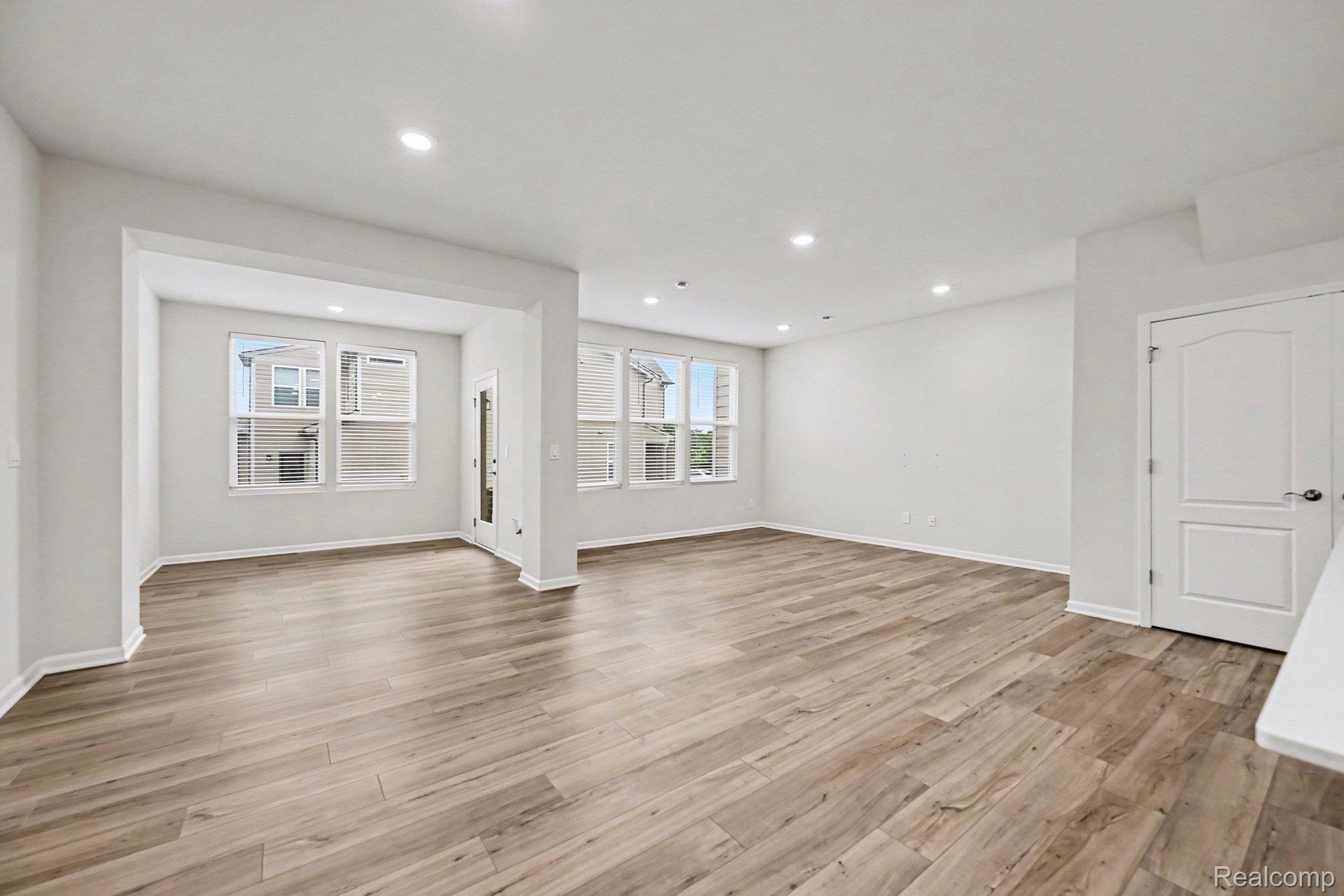 2298 Addison Circle Property Photo 4