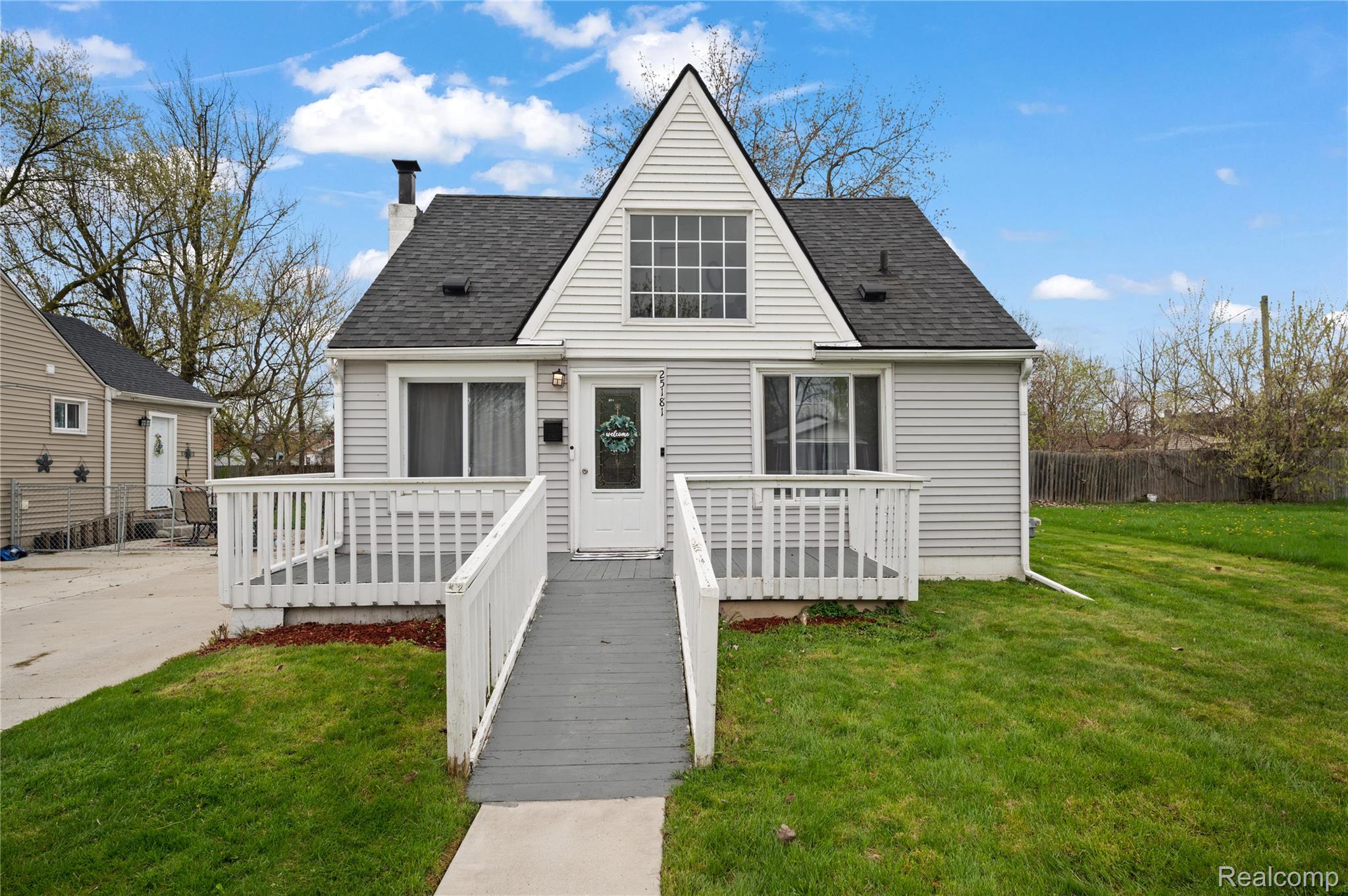 25181 Lawn Street Property Photo 1