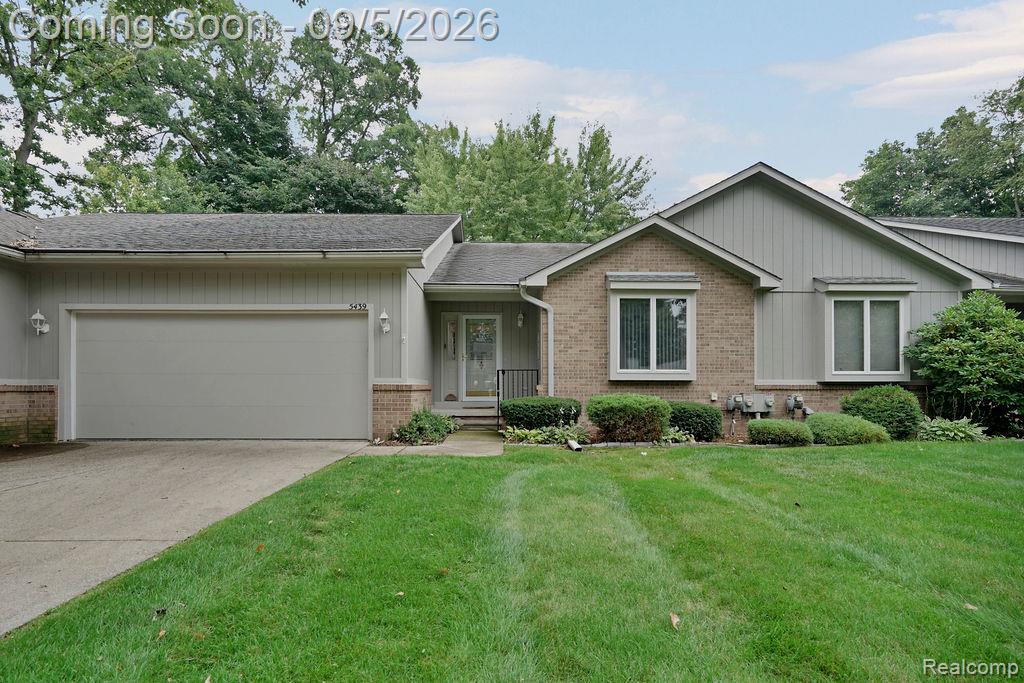 5439 Hickory Circle Property Photo 2