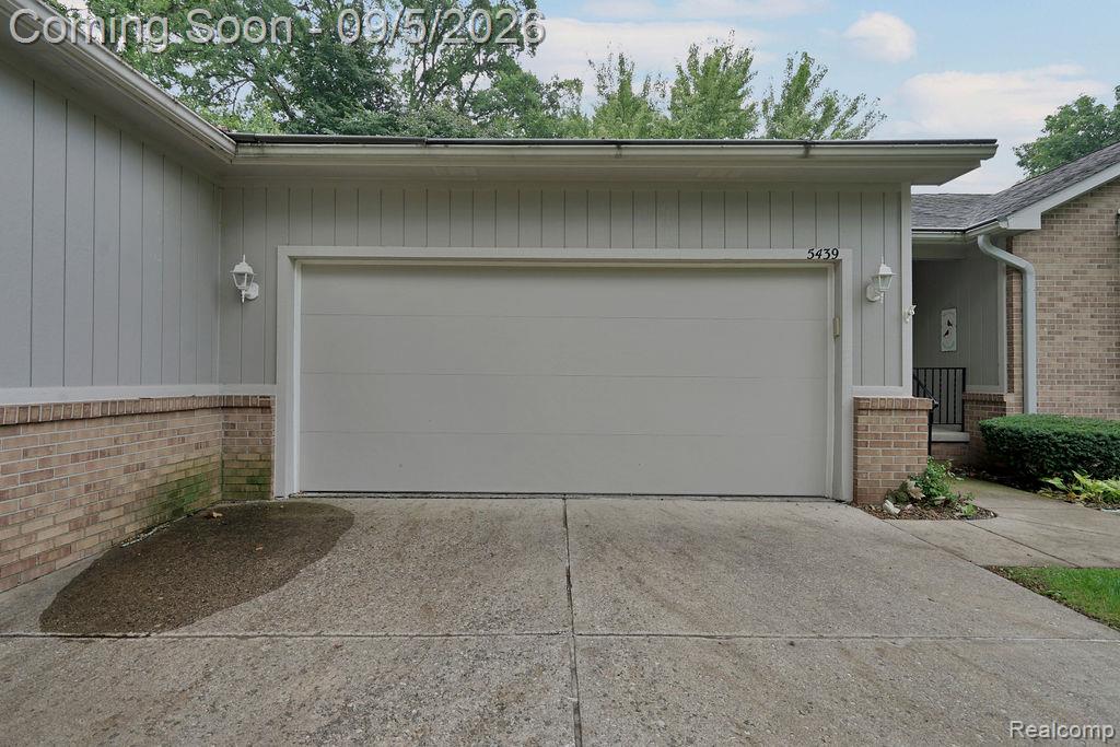 5439 Hickory Circle Property Photo 3