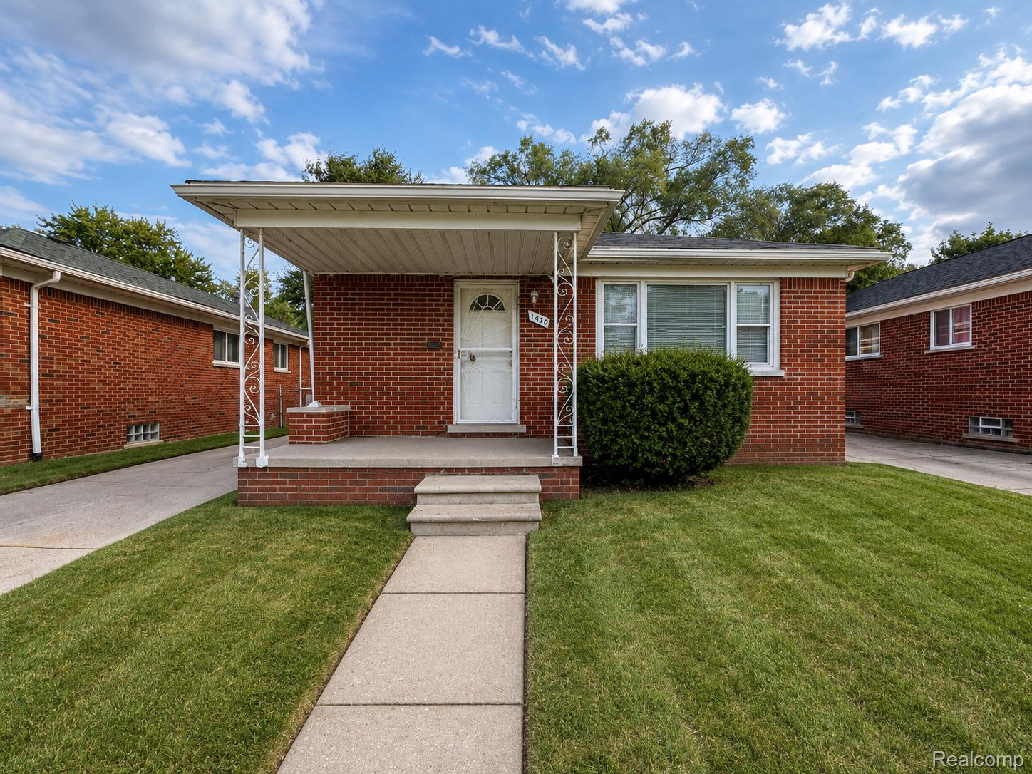 7140 Iowa Street Property Photo 1