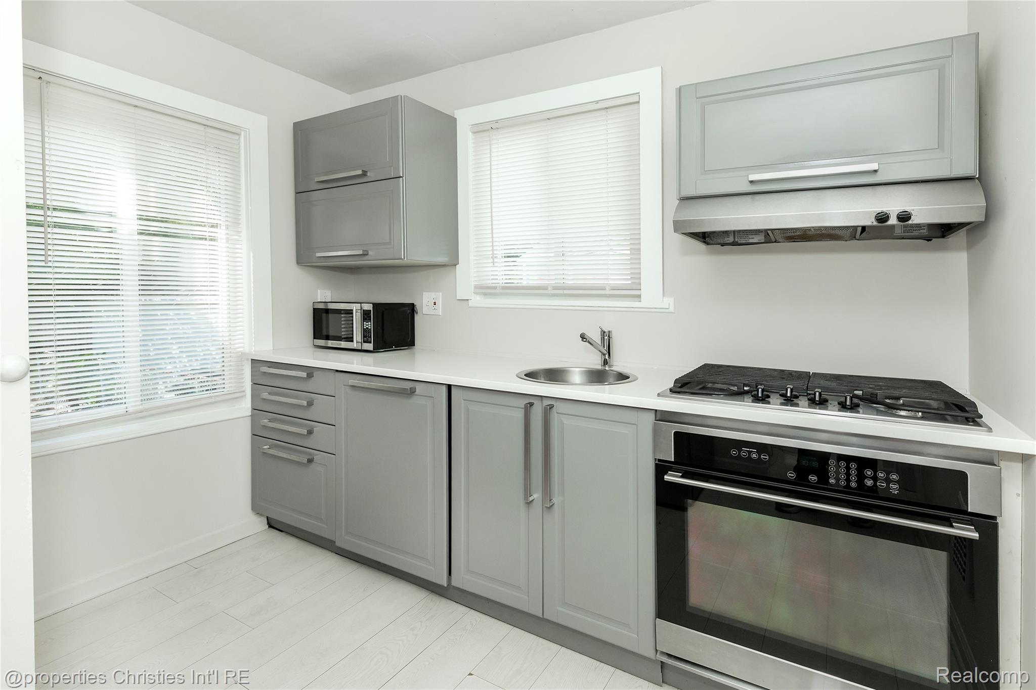 316 Spencer Street Property Photo 7