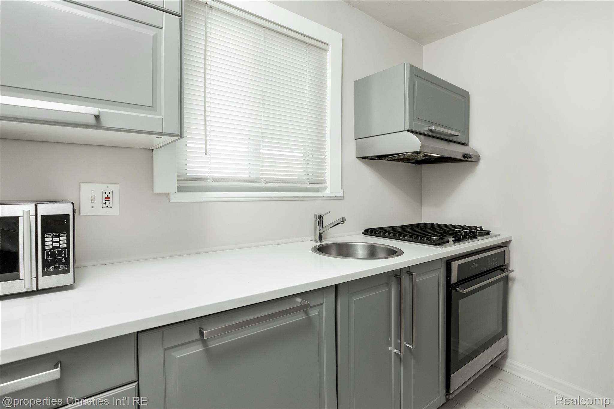 316 Spencer Street Property Photo 9