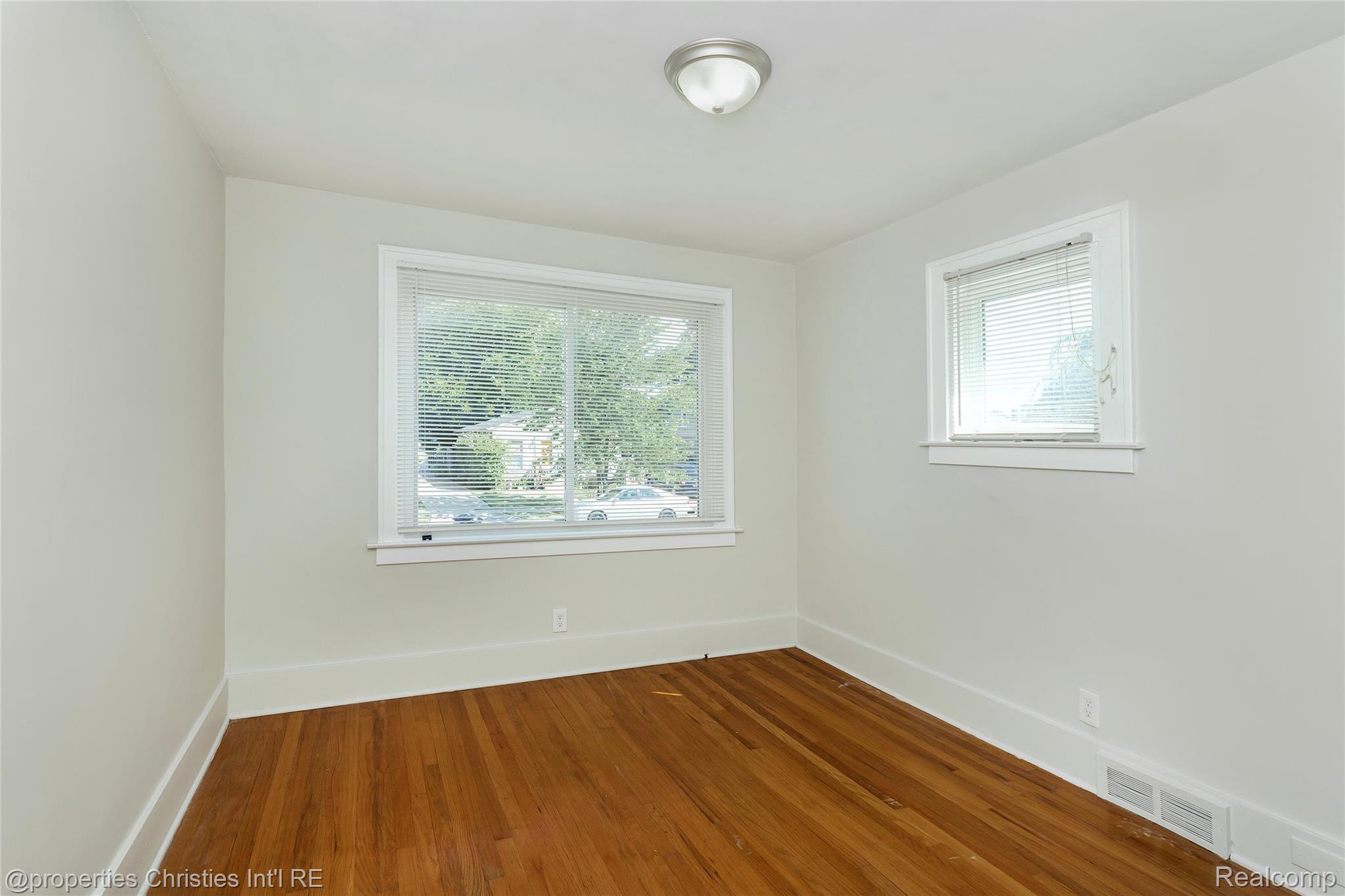 316 Spencer Street Property Photo 11