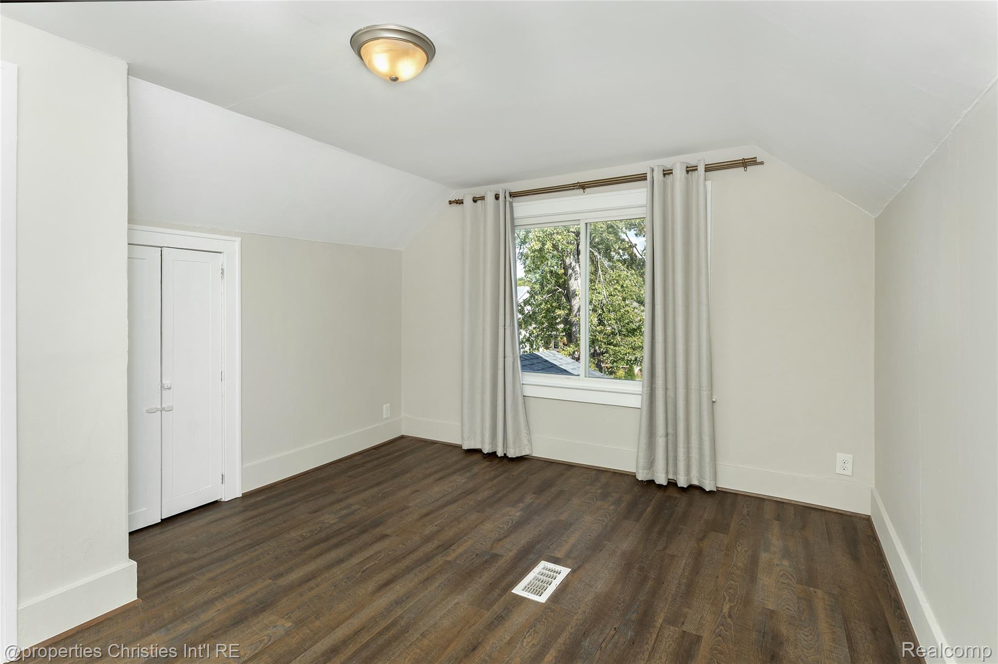 316 Spencer Street Property Photo 27