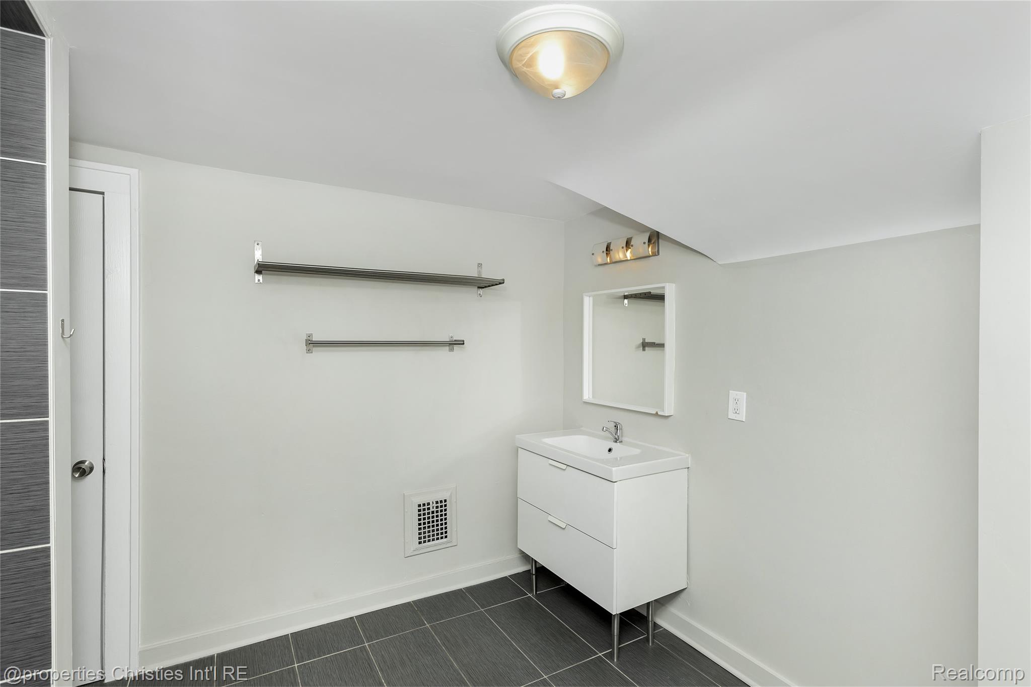316 Spencer Street Property Photo 31