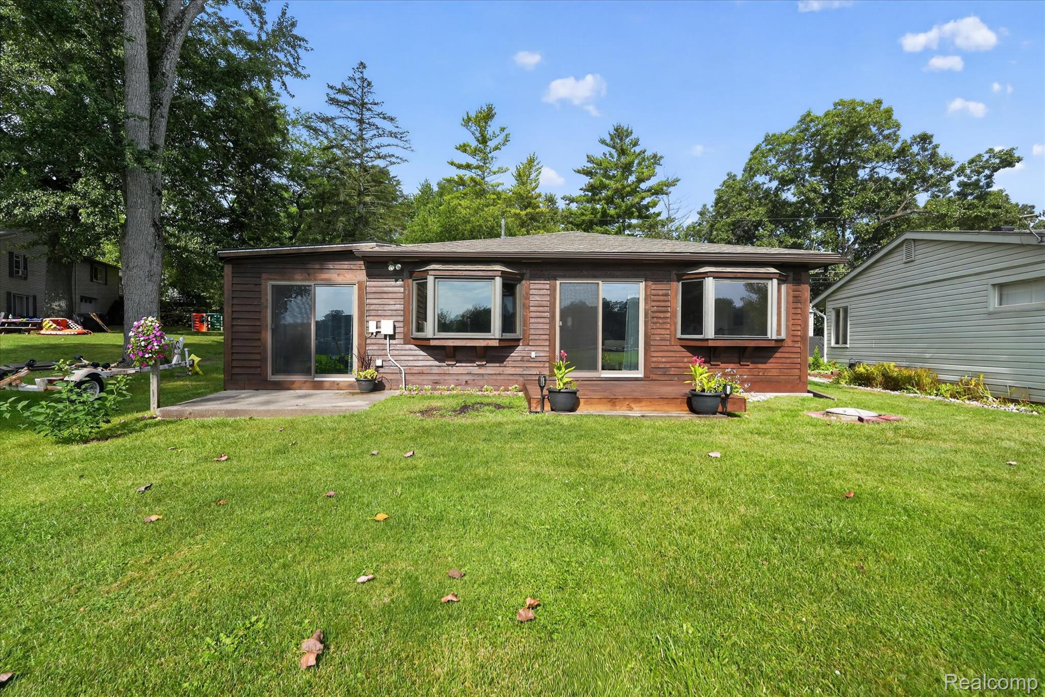 6390 Buckshore Drive Property Photo 1