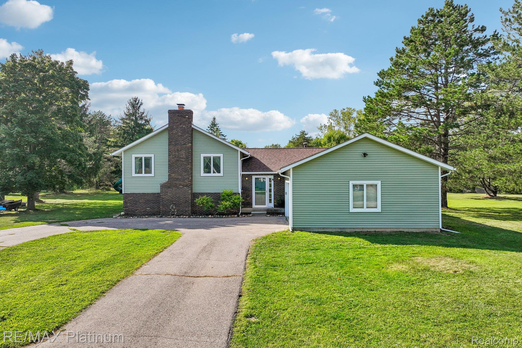 12126 Linden Road Property Photo 1