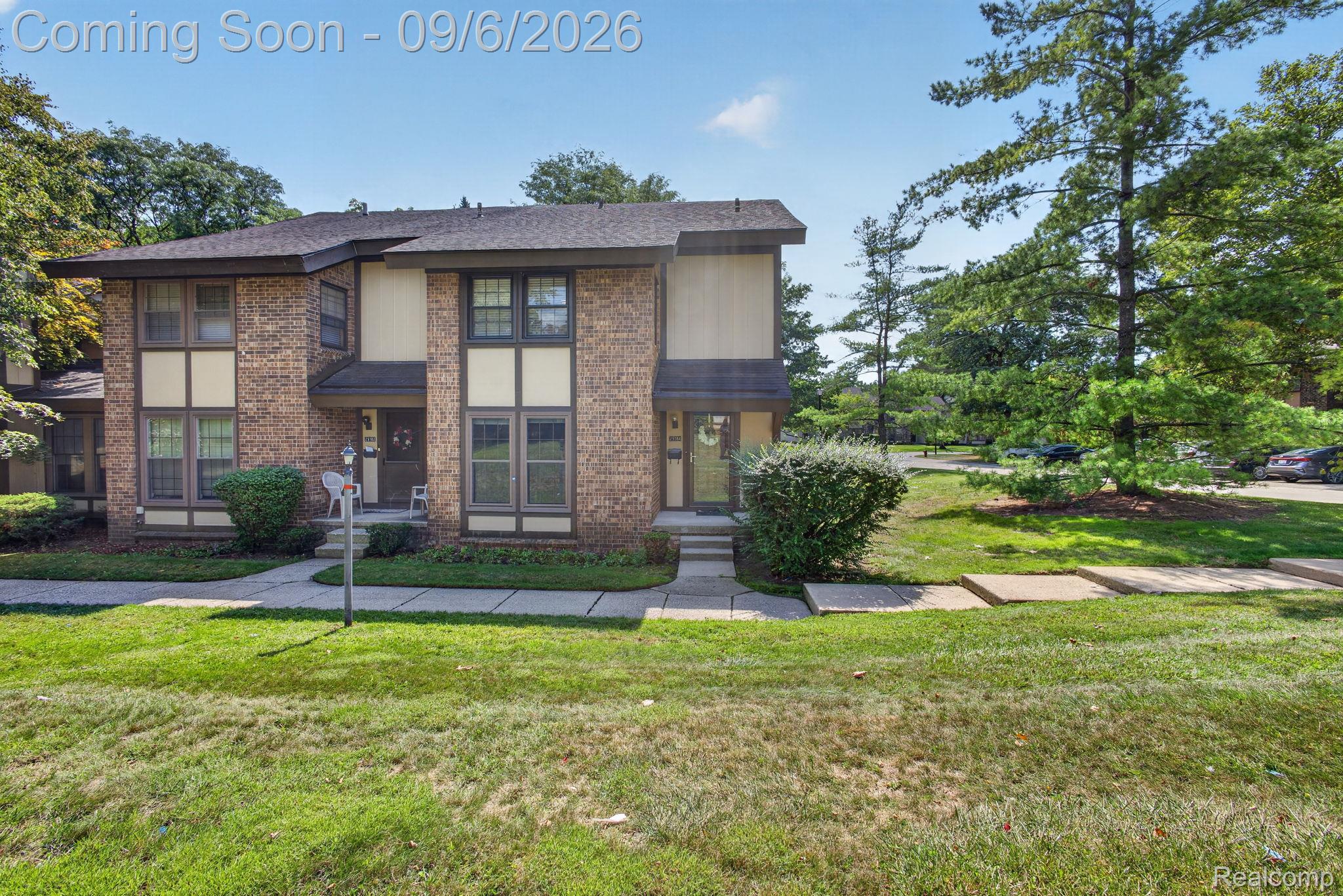 25184 Maplebrooke Drive Property Photo 1