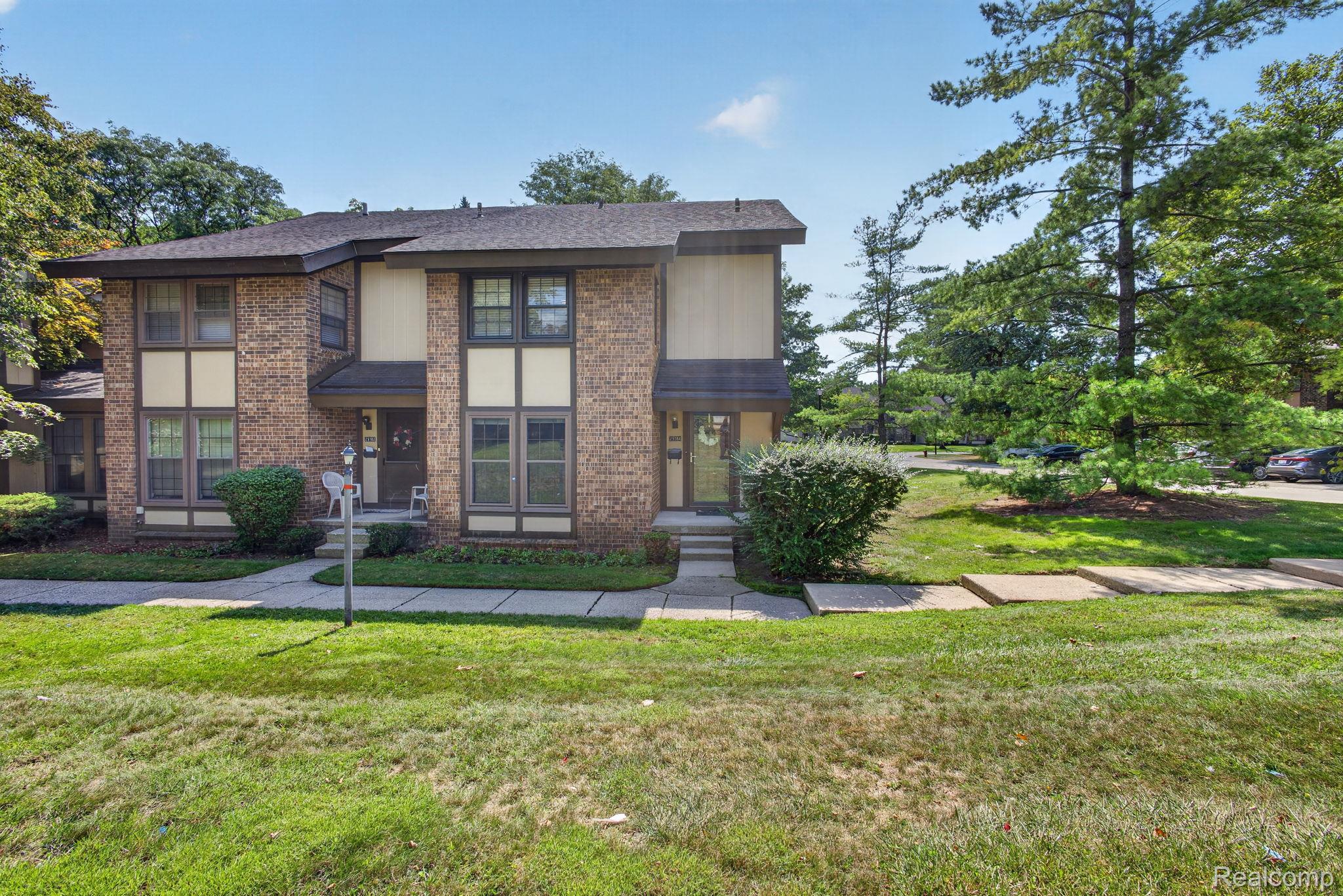 25184 Maplebrooke Drive Property Photo 1