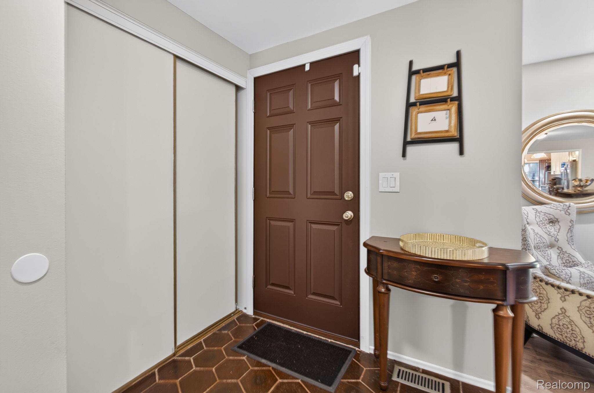 25184 Maplebrooke Drive Property Photo 3
