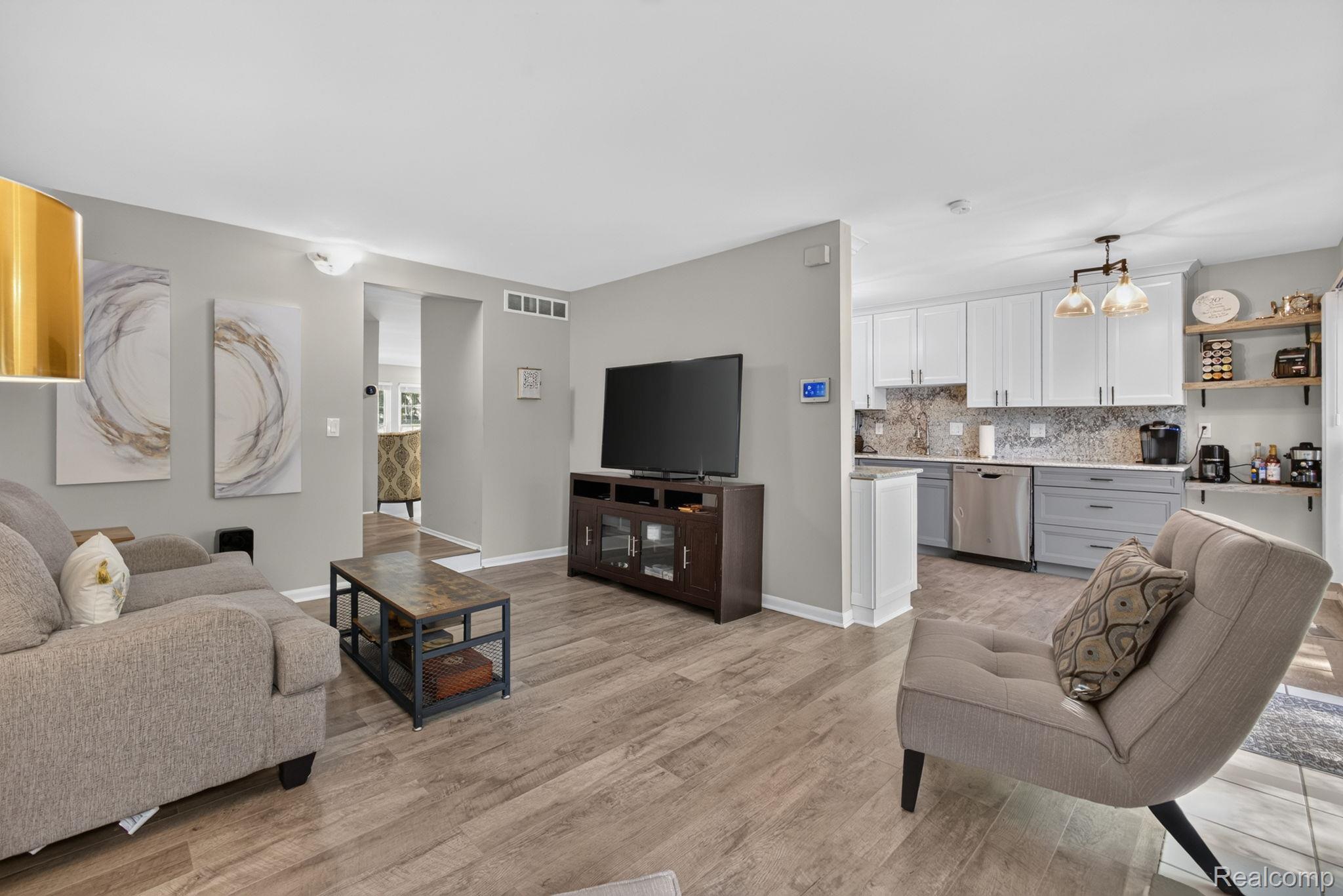 25184 Maplebrooke Drive Property Photo 18