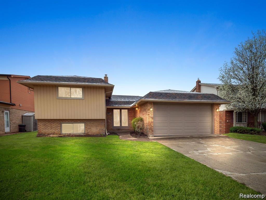4288 Lin Drive Property Photo 1