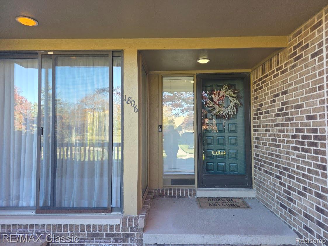 1806 S Hill Boulevard Property Photo 3