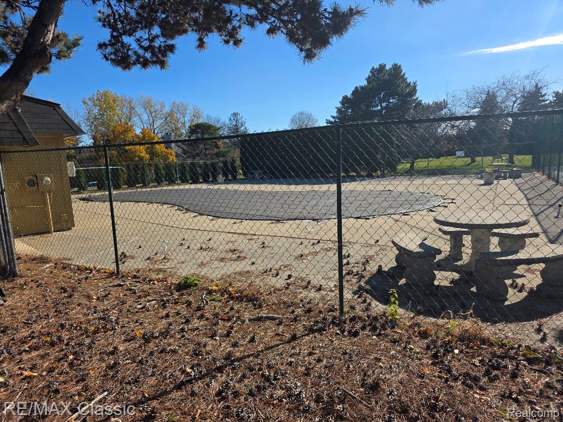 1806 S Hill Boulevard Property Photo 29