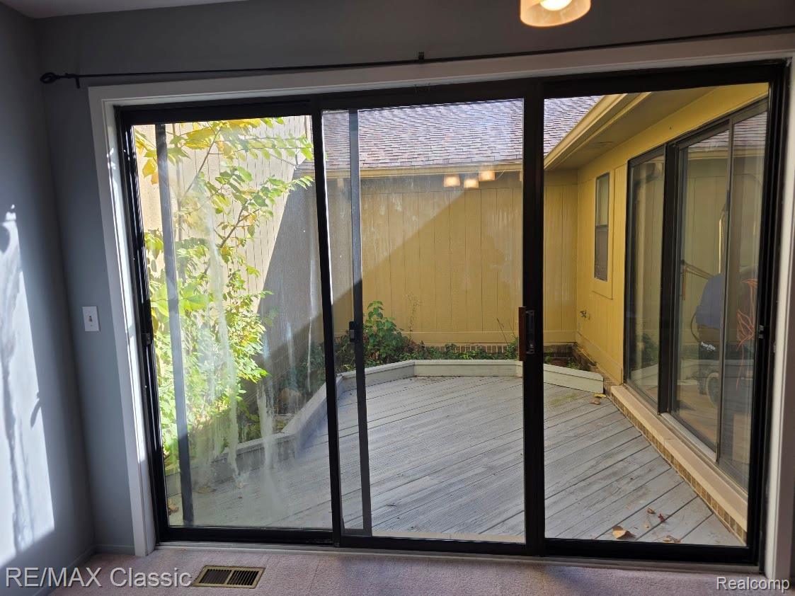 1806 S Hill Boulevard Property Photo 37