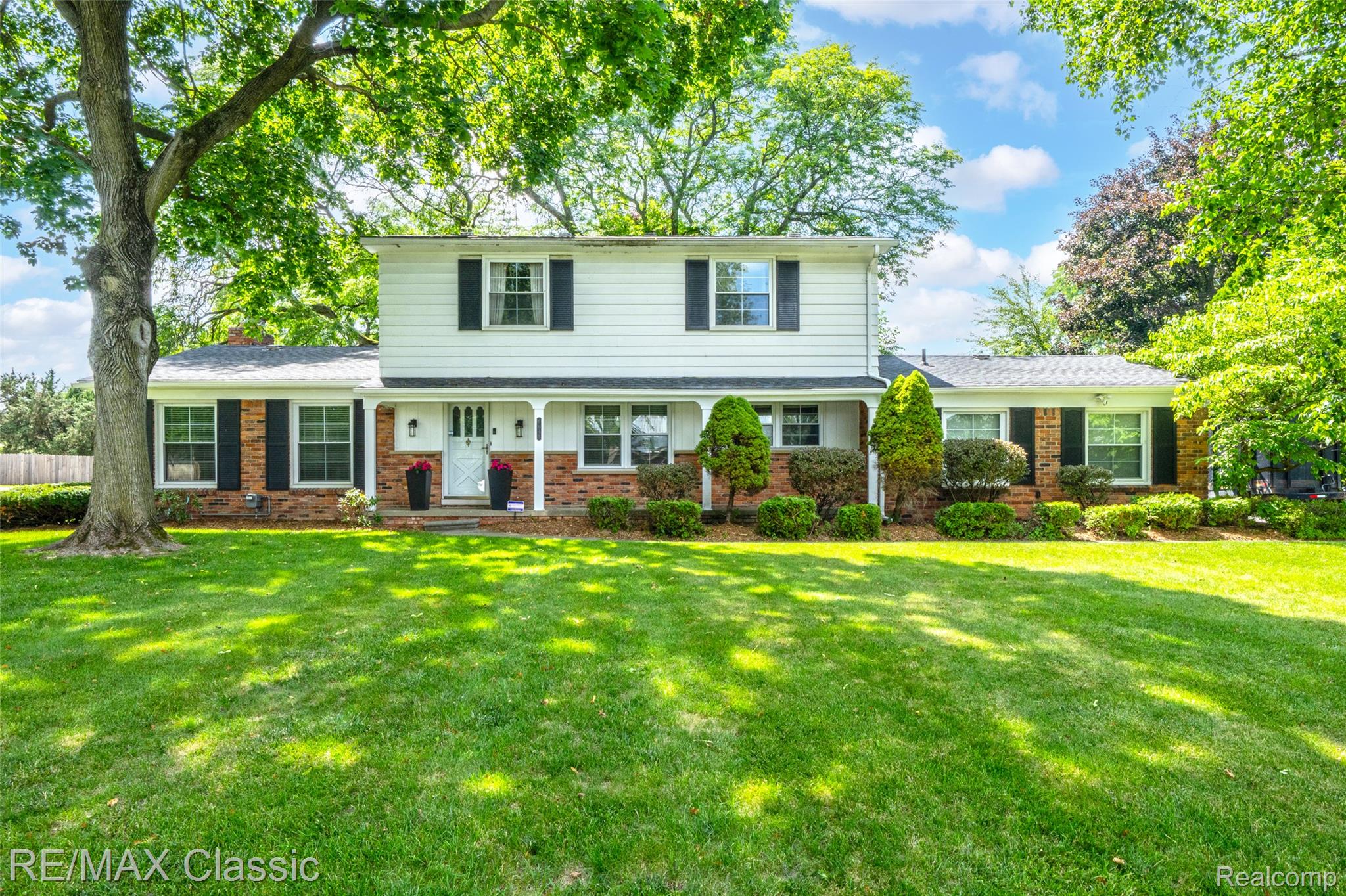 6638 Woodbank Drive Property Photo 1