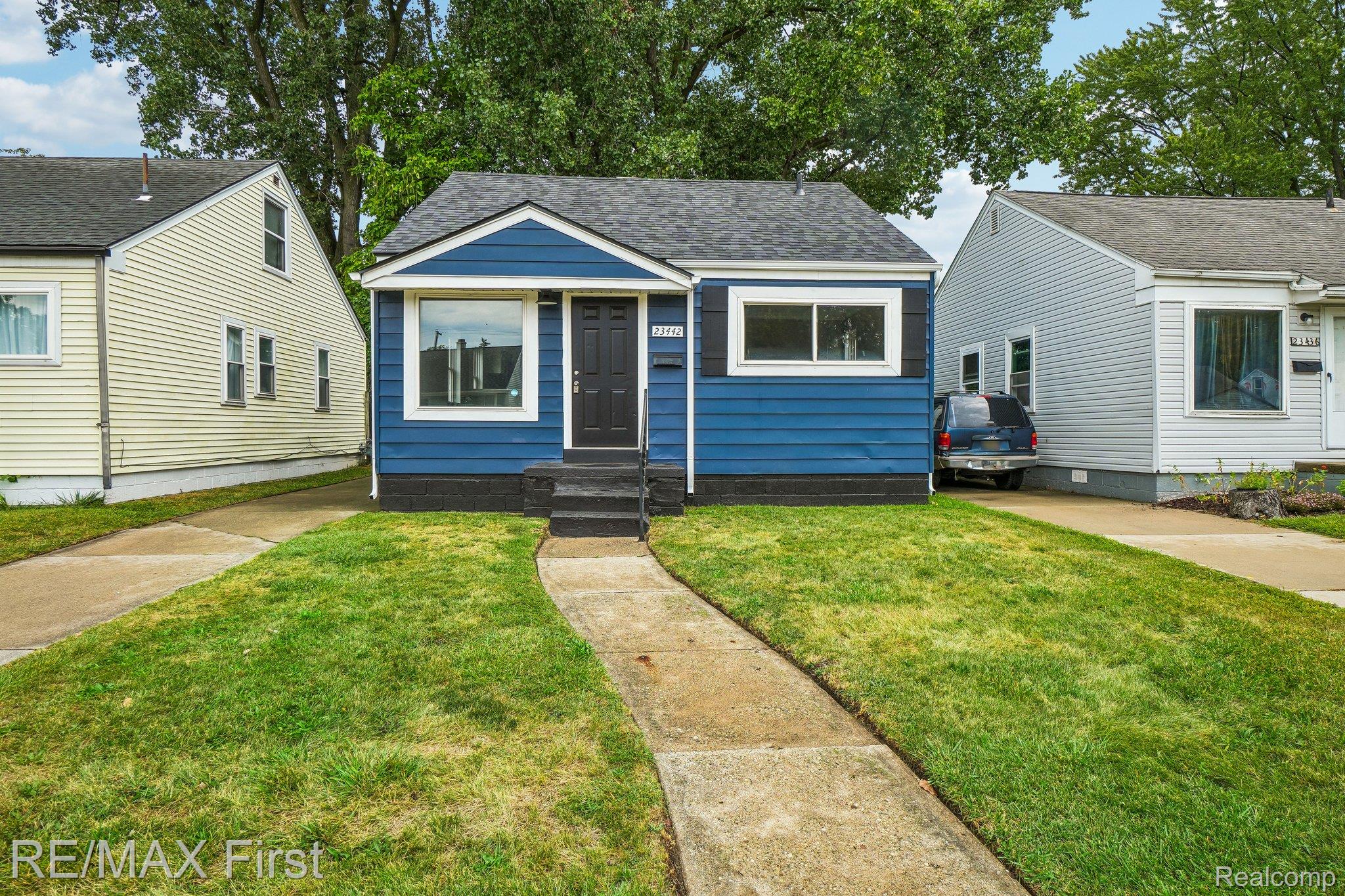 23442 Melville Avenue Property Photo 1