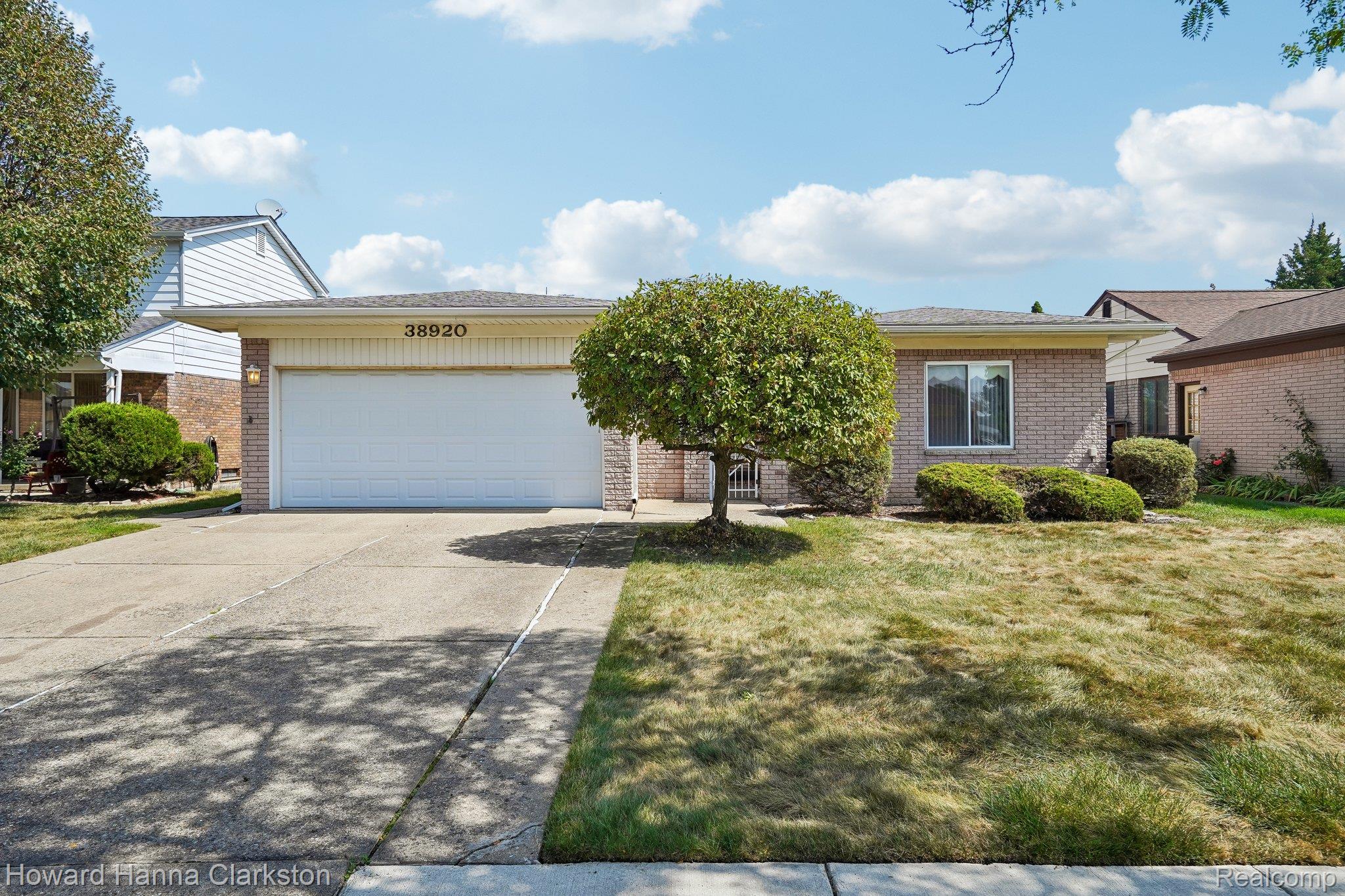 38920 Lowell Court Property Photo 1