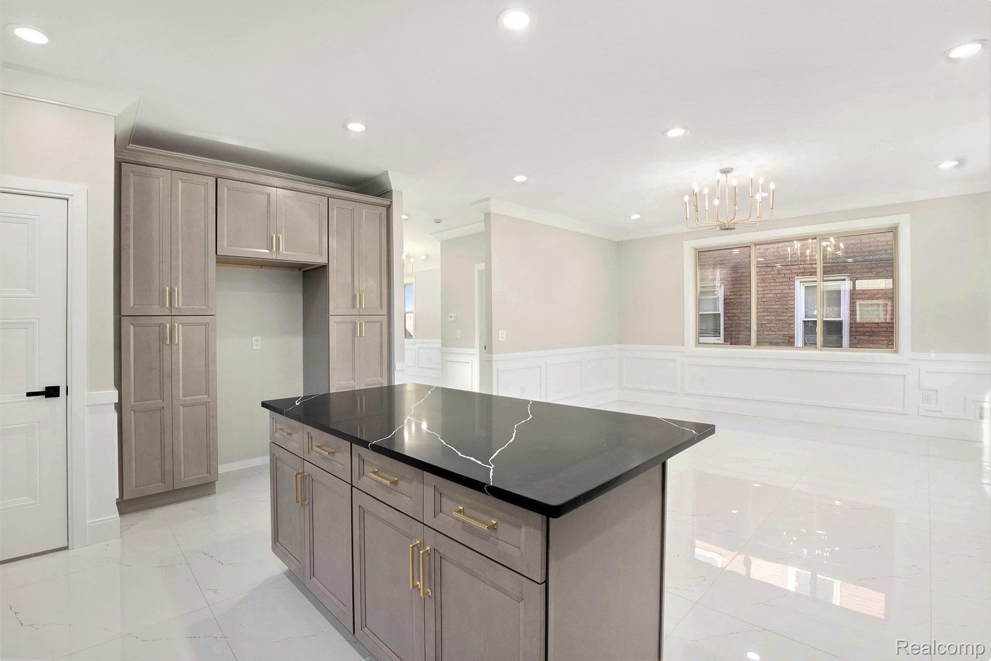7634 Pinehurst Street Property Photo 11