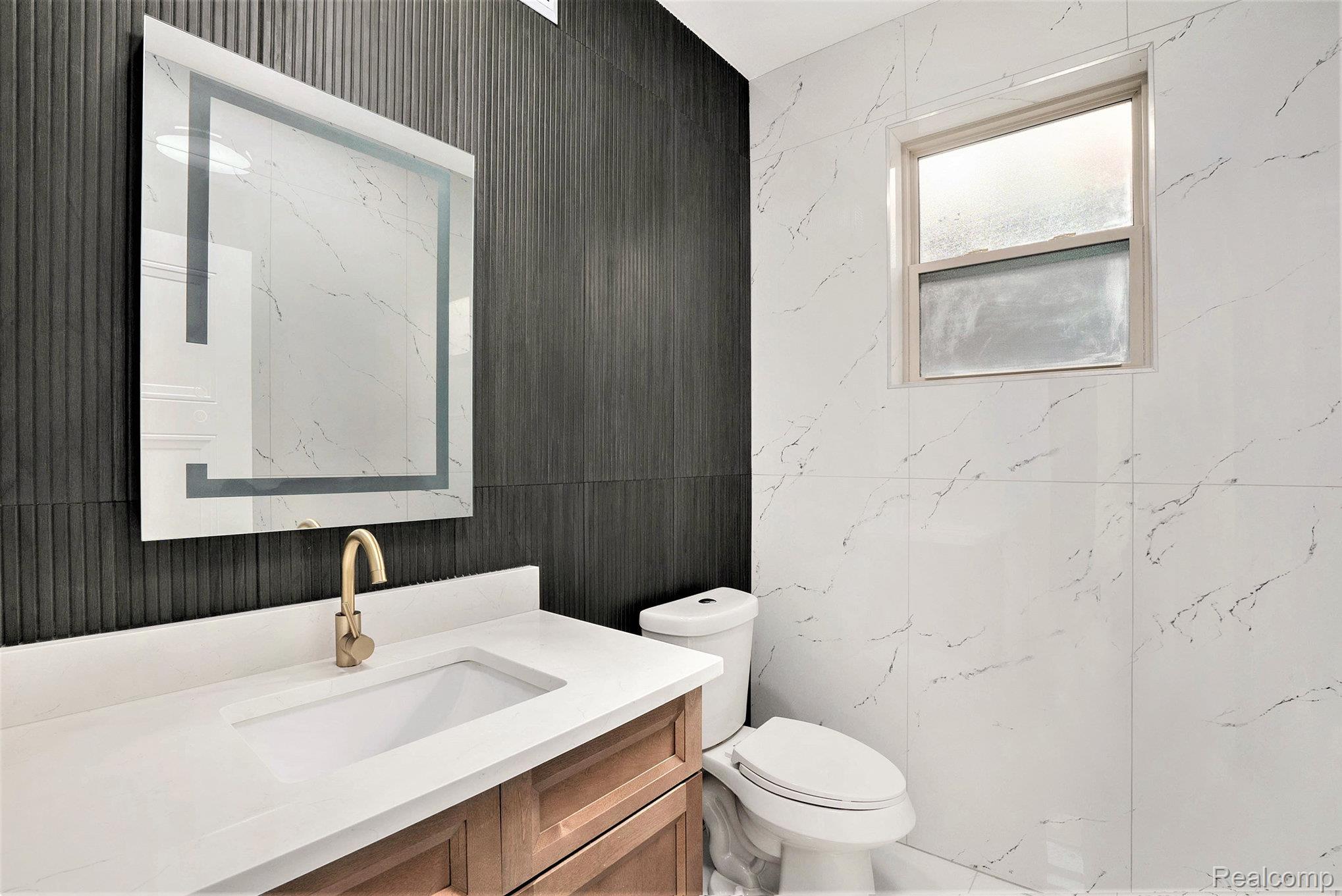 7634 Pinehurst Street Property Photo 13